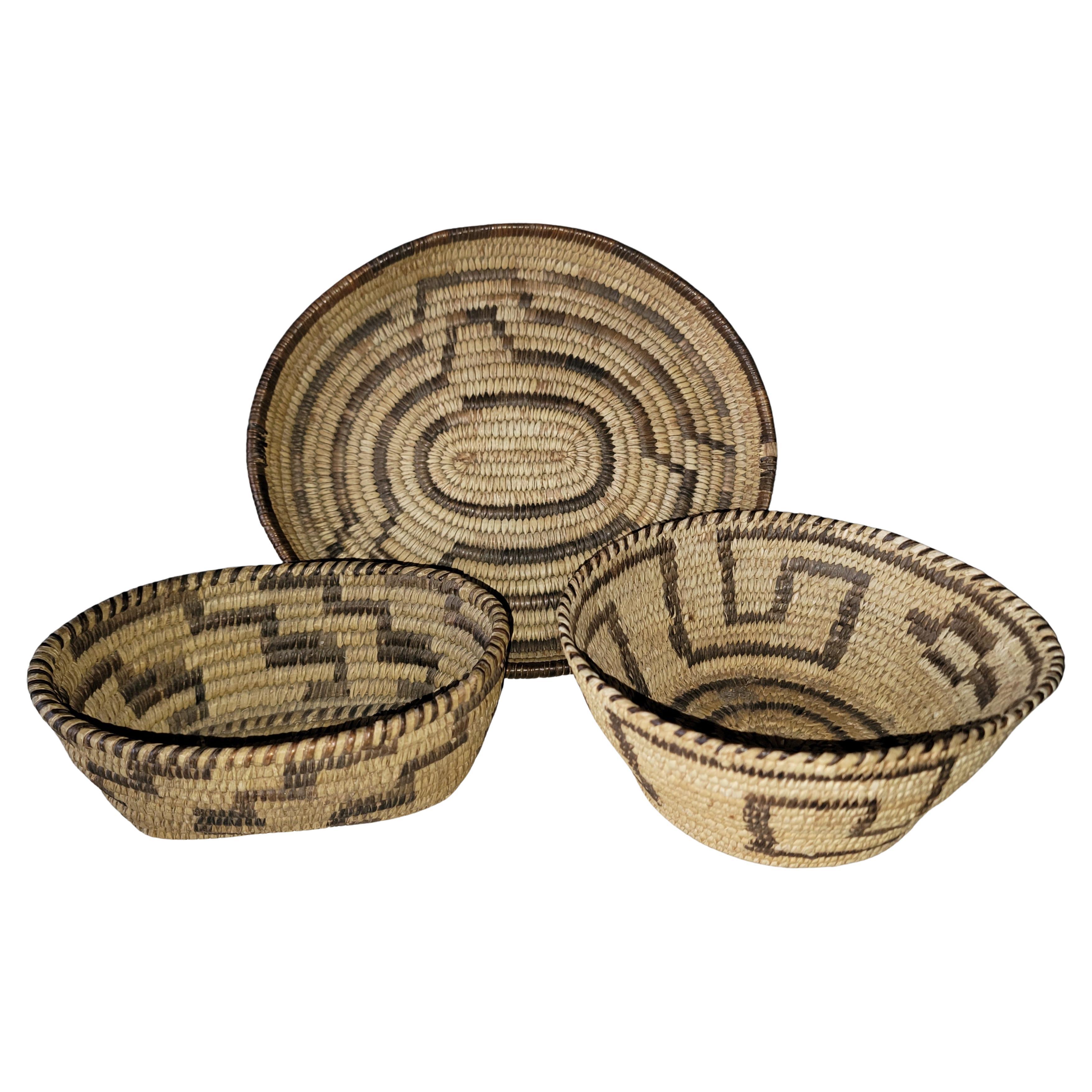Collection de trois pièces  Paniers géométriques indiens américains -3