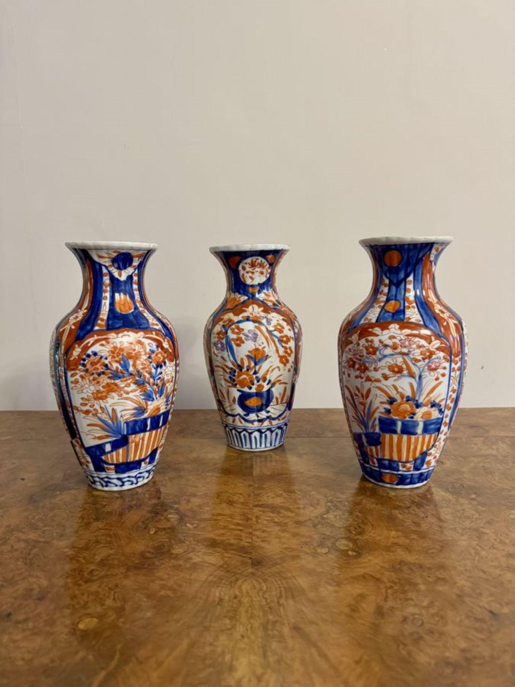 Kollektion von drei antiken japanischen Imari-Vasen aus Japan (Japanlack) im Angebot