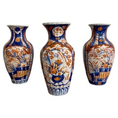 Collection de trois vases japonais anciens en imari