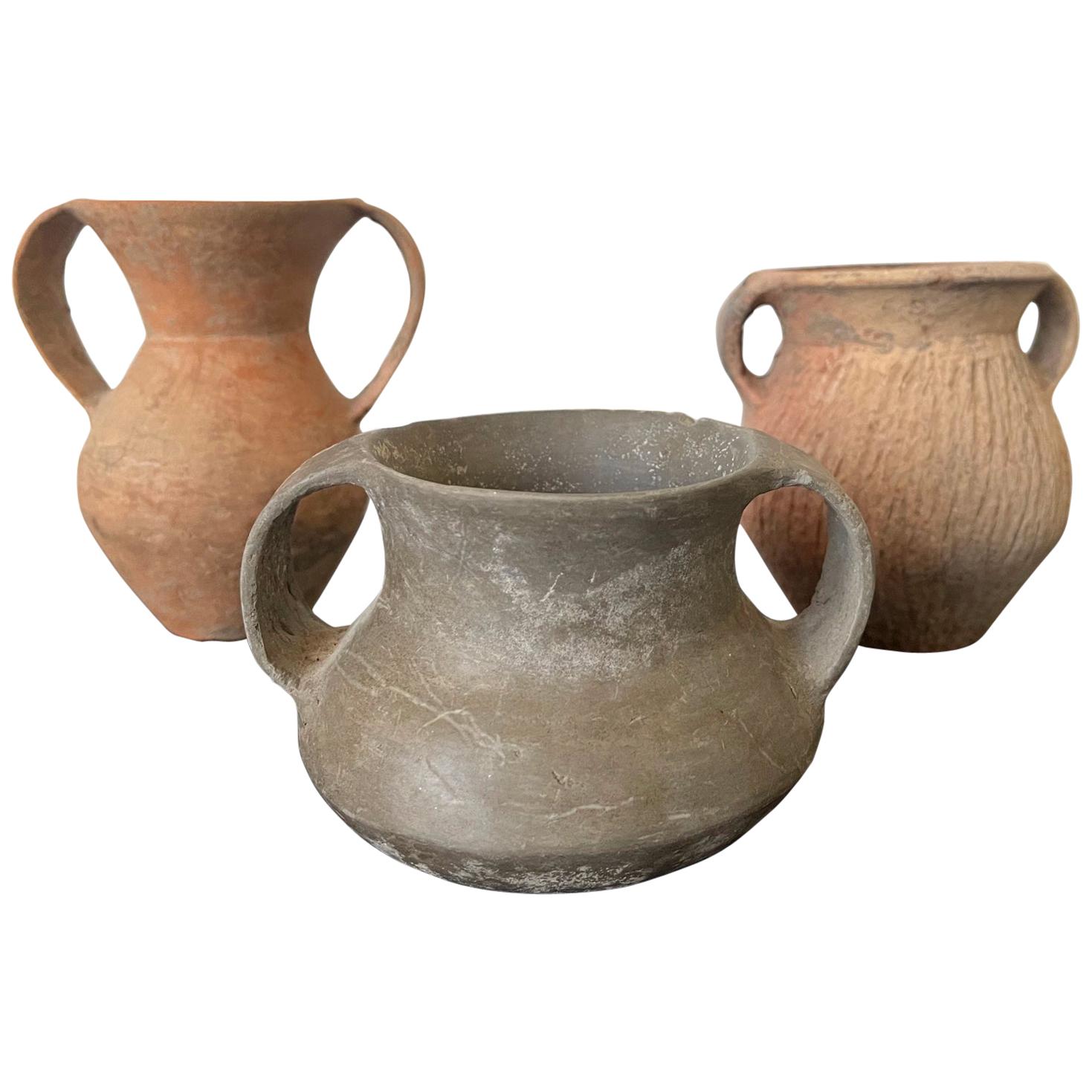 Collection de trois poteries néolithiques chinoises