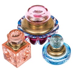 Collection'S di tre calamai di vetro colorati e di lusso