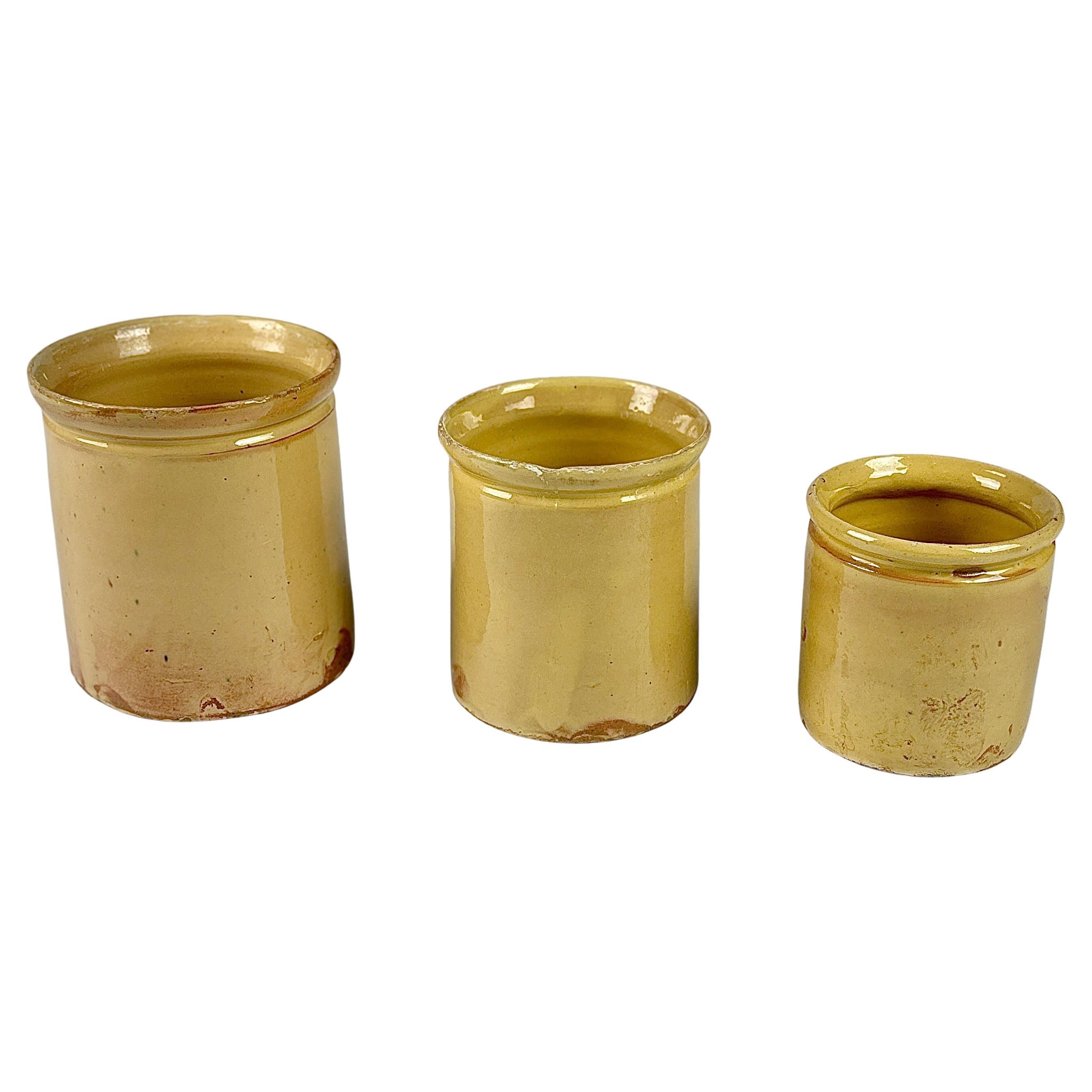 Collectional de trois pots à miel en terre cuite du début du 20e siècle en vente