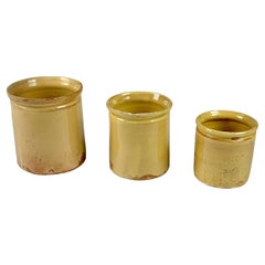 Collectional de trois pots à miel en terre cuite du début du 20e siècle