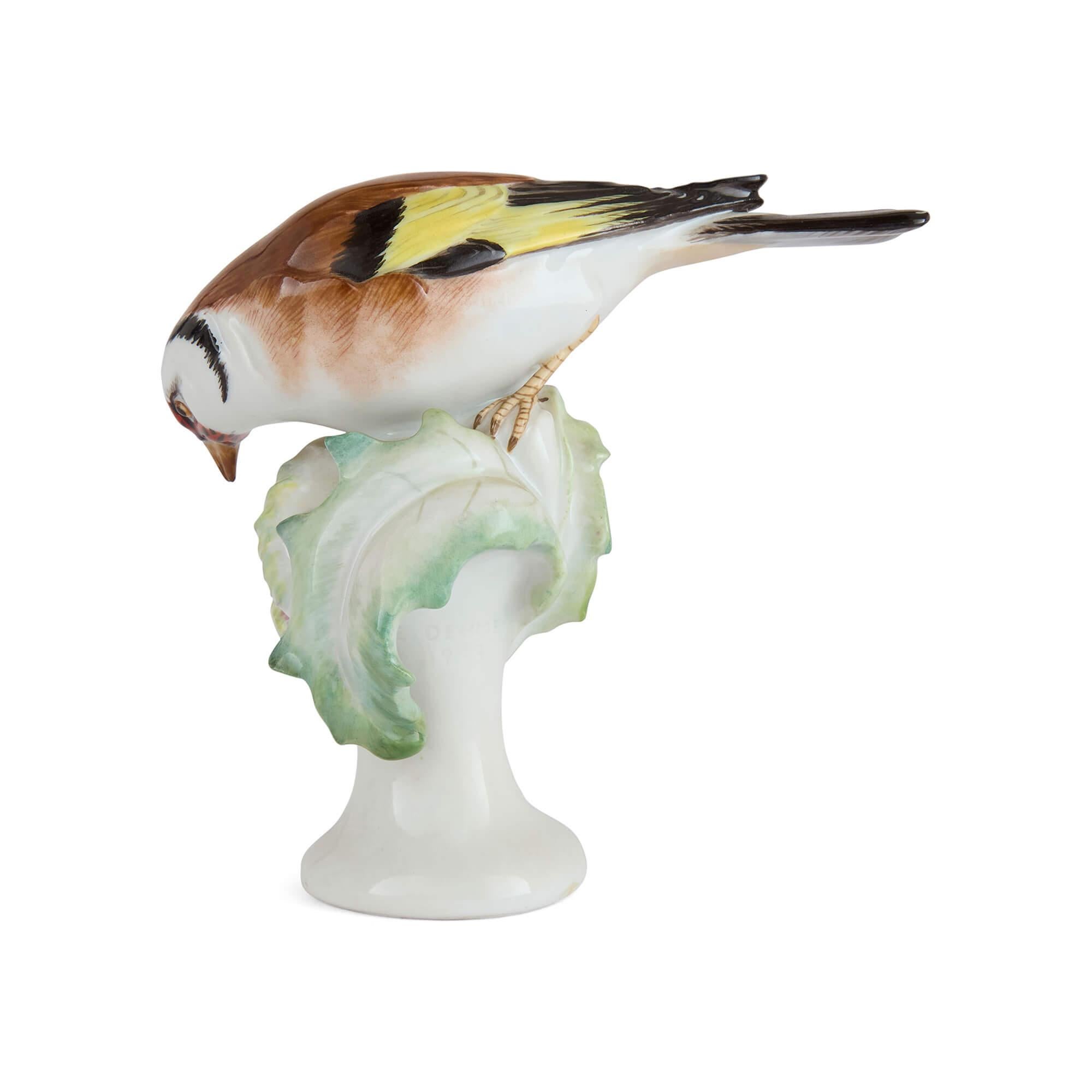 Fatto a mano Collection'S di tre figure di uccelli in porcellana tedesca di Meissen in vendita