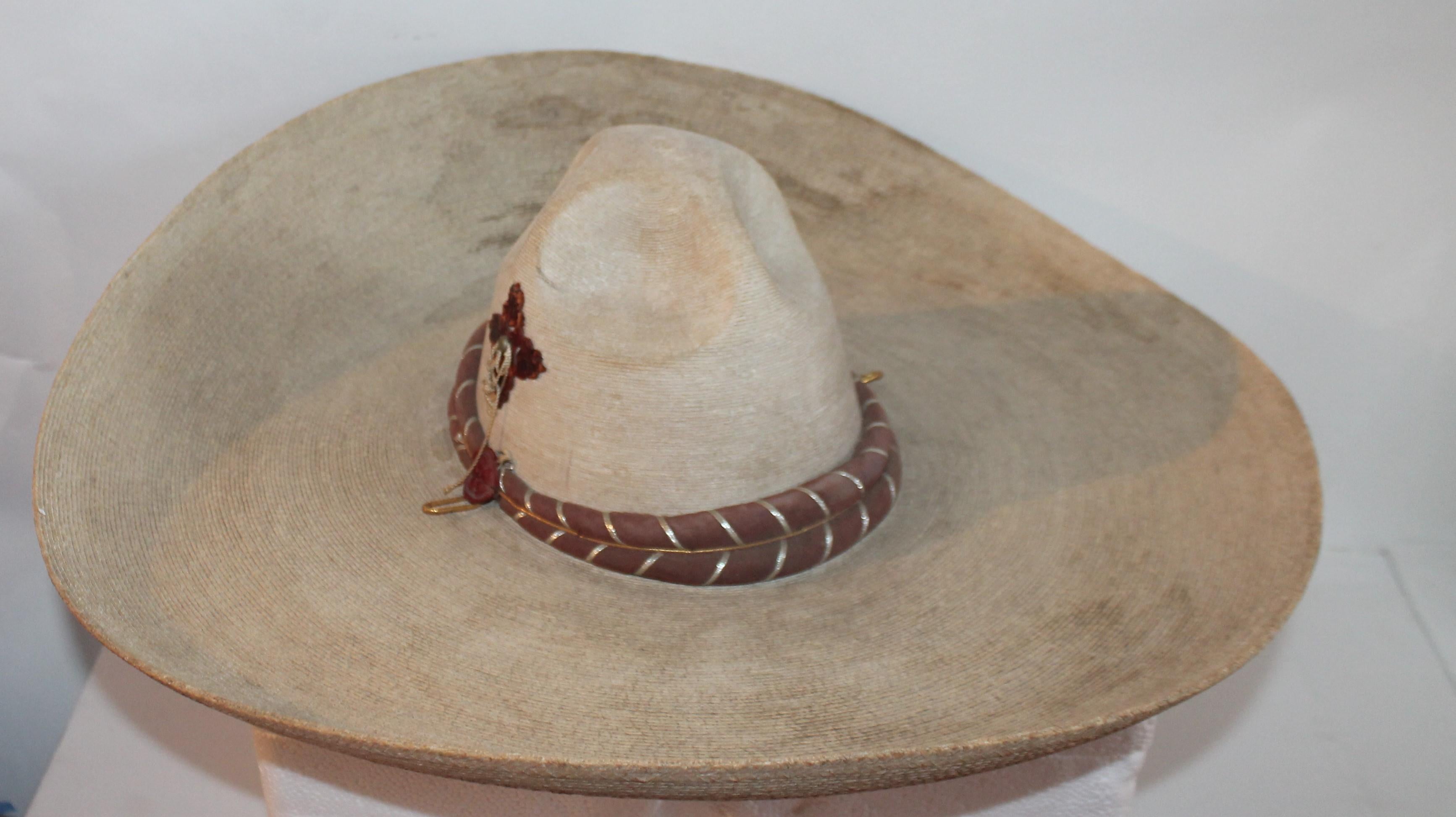 sombrero de tres pedradas