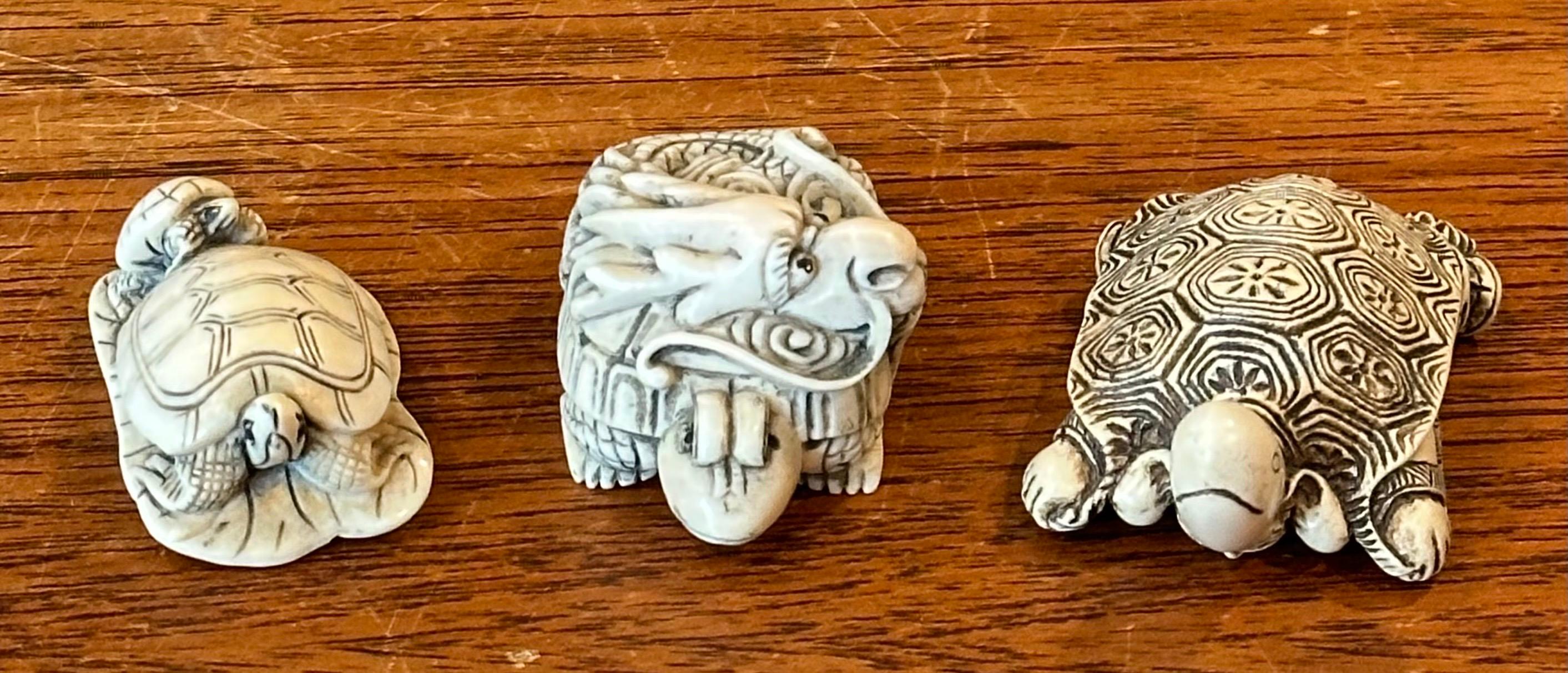 Collection of Three Japanese Turtle Netsukes in vendita 11