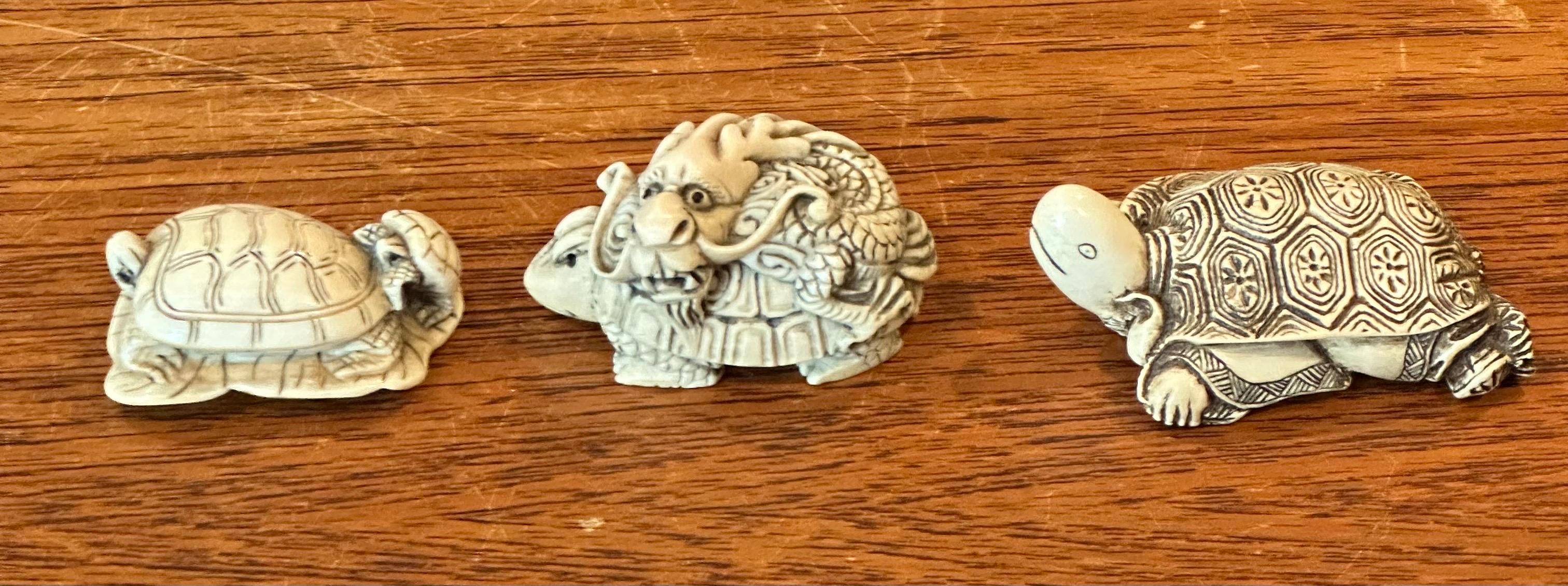 Collection of Three Japanese Turtle Netsukes in vendita 12