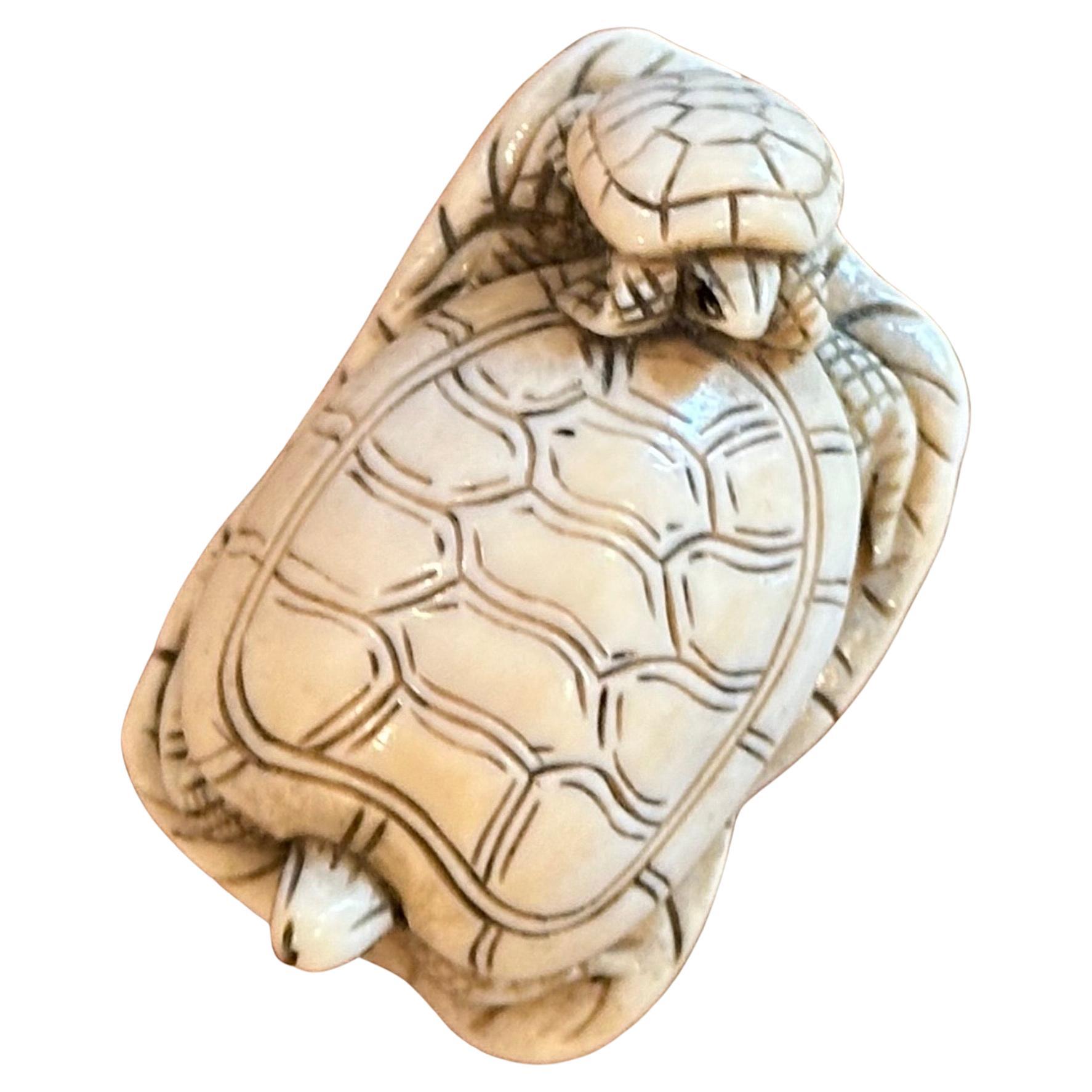 Collection of Three Japanese Turtle Netsukes in vendita 1