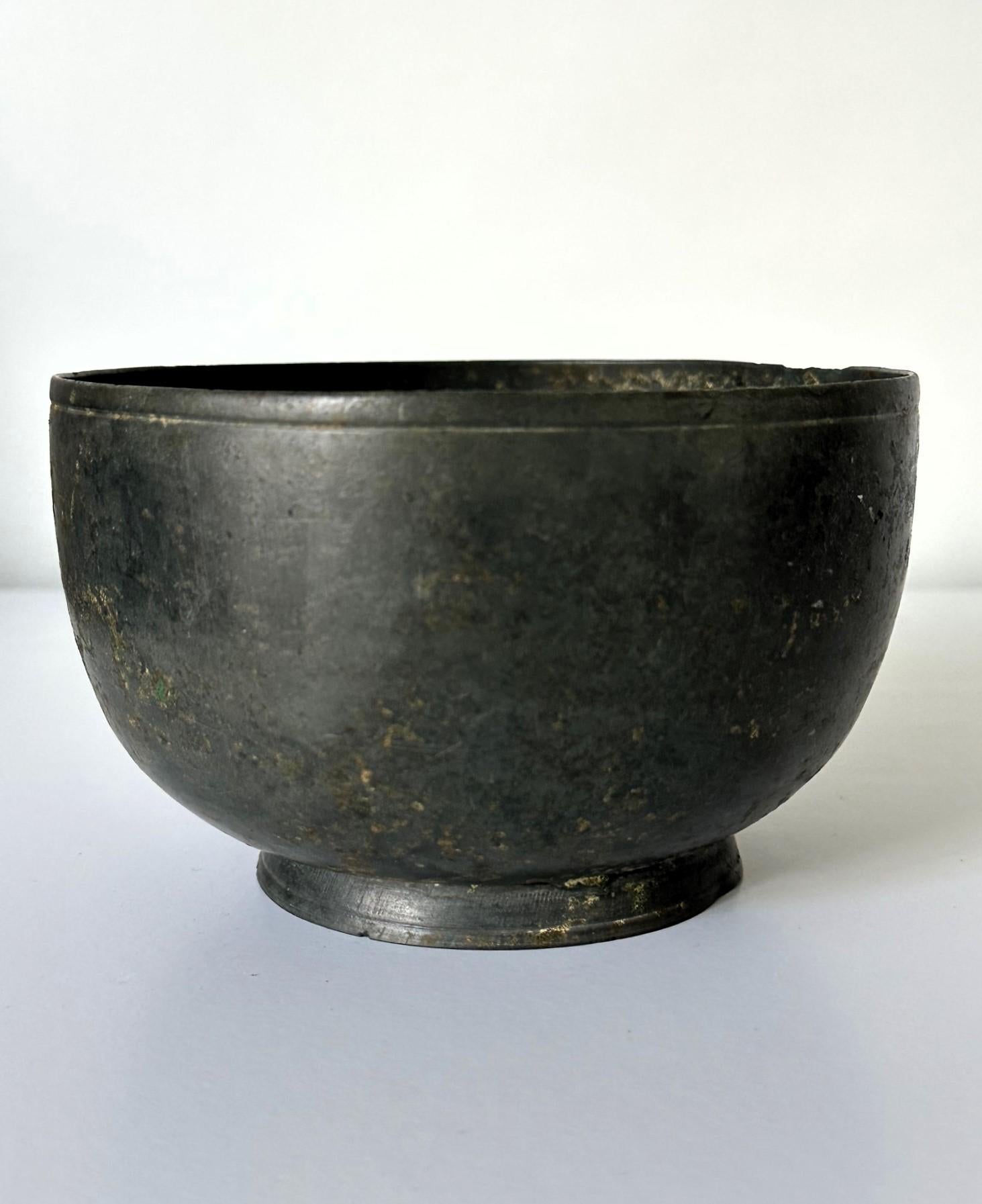 Collection of Three Korean Antique Bronze Bowls For Sale 4
