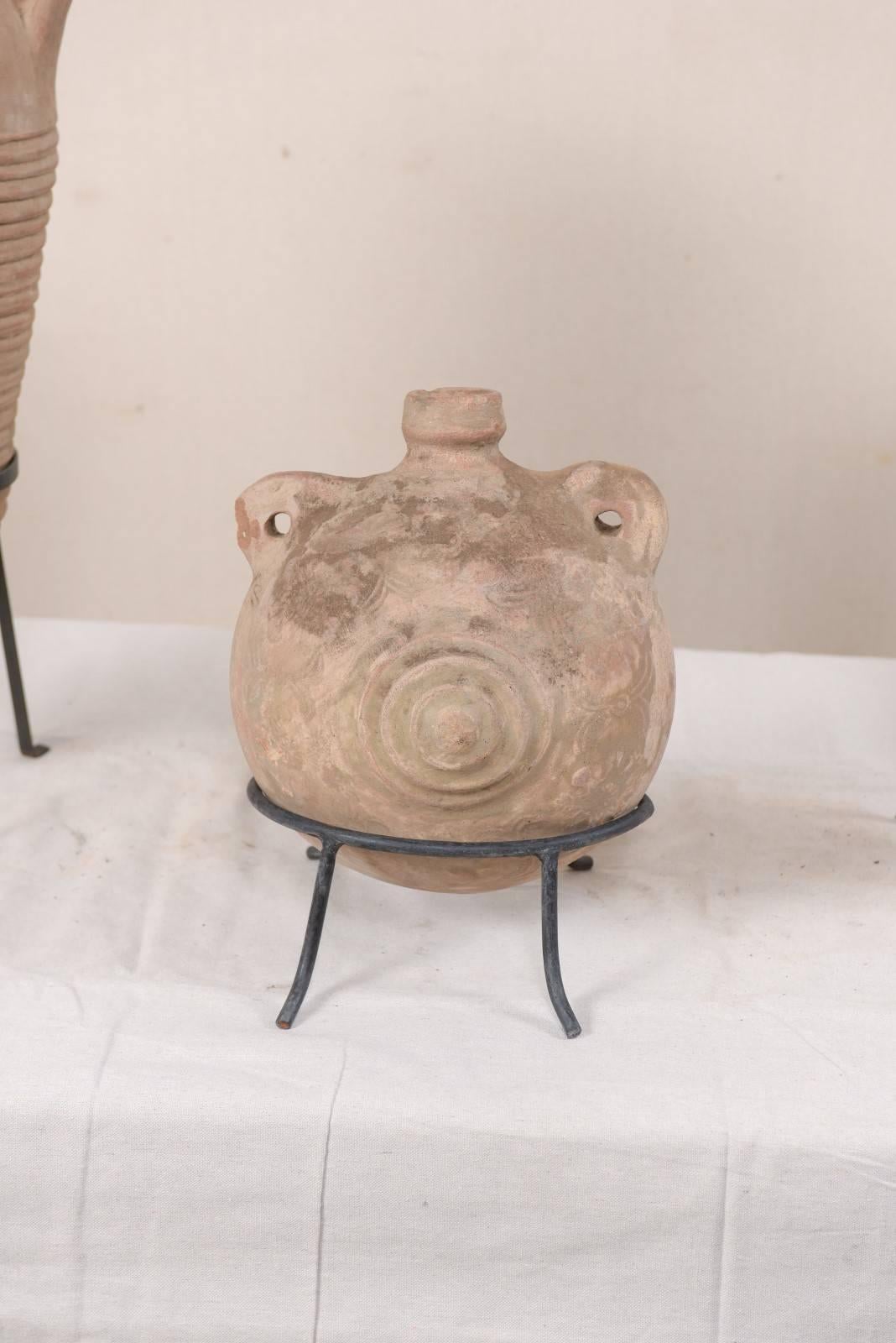 20ième siècle Collection de trois pots en terre cuite de style colonial espagnol méditerranéen en vente