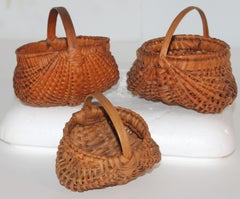 Collezione di tre cesti Hiney in miniatura del XIX secolo