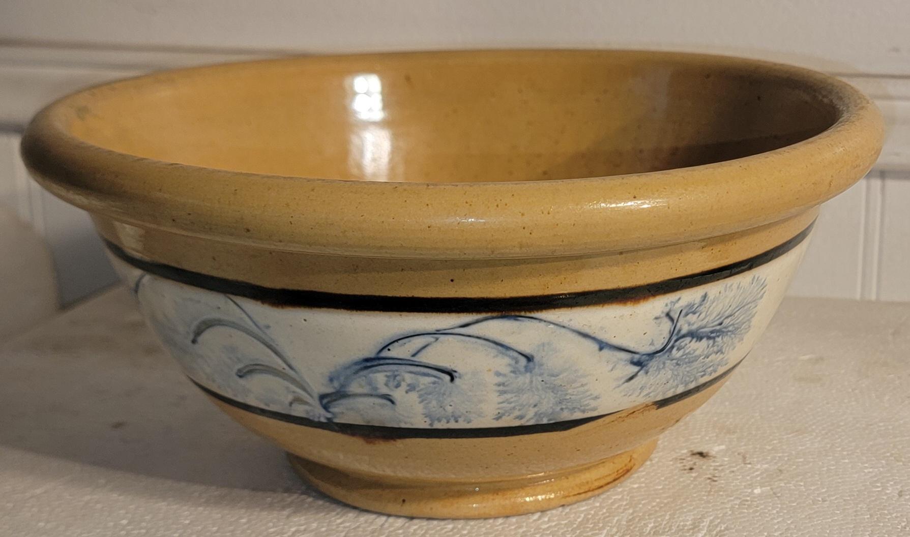 Colección de tres cuencos de loza amarilla moca Arte popular en venta