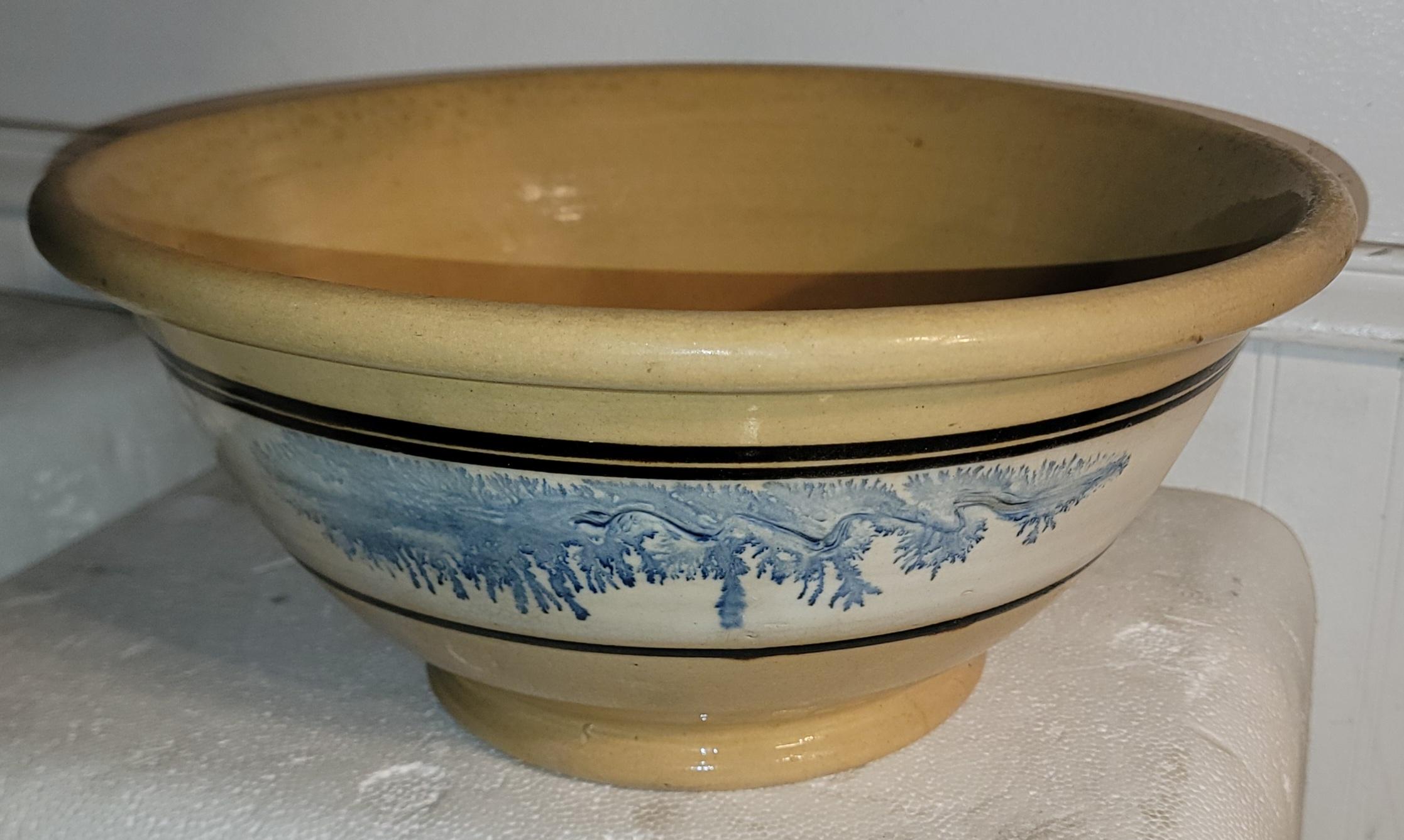 Colección de tres cuencos de loza amarilla moca Hecho a mano en venta