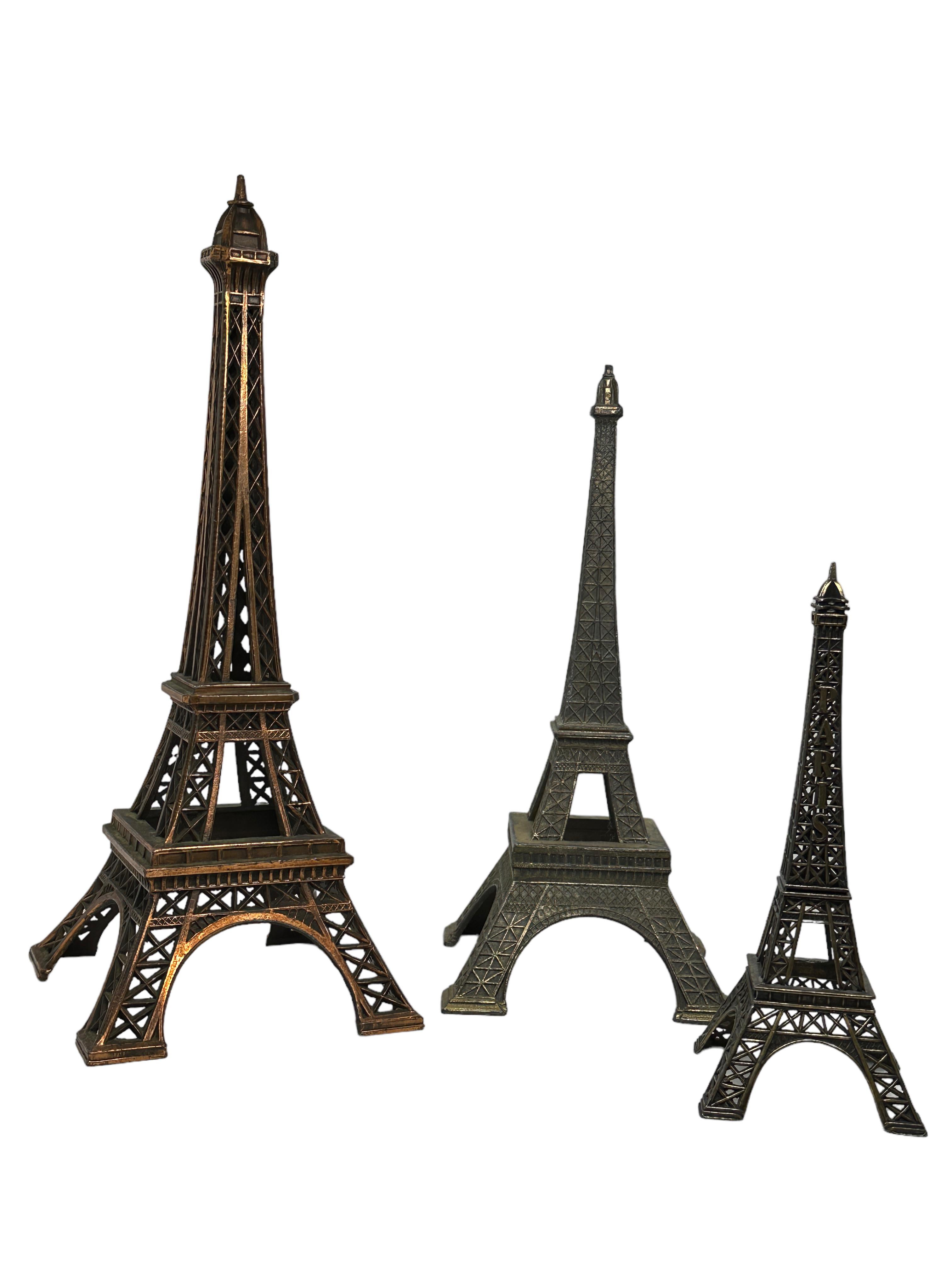 Kollektion von drei Pariser Eiffelturm Französisch Souvenir Gebäude Metall, 1960er Jahre (Moderne der Mitte des Jahrhunderts) im Angebot