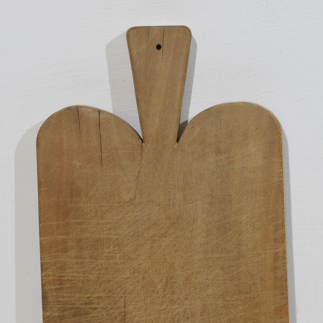 Kollektion von drei seltenen französischen Holz-Schneide- oder Schneidebrettern aus dem 19. Jahrhundert im Angebot 4