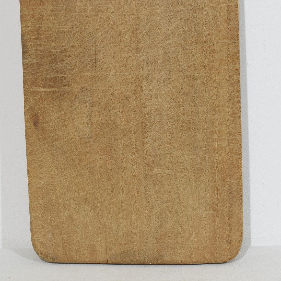 Kollektion von drei seltenen französischen Holz-Schneide- oder Schneidebrettern aus dem 19. Jahrhundert im Angebot 5