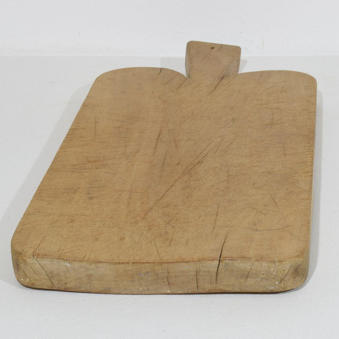 Kollektion von drei seltenen französischen Holz-Schneide- oder Schneidebrettern aus dem 19. Jahrhundert im Angebot 7