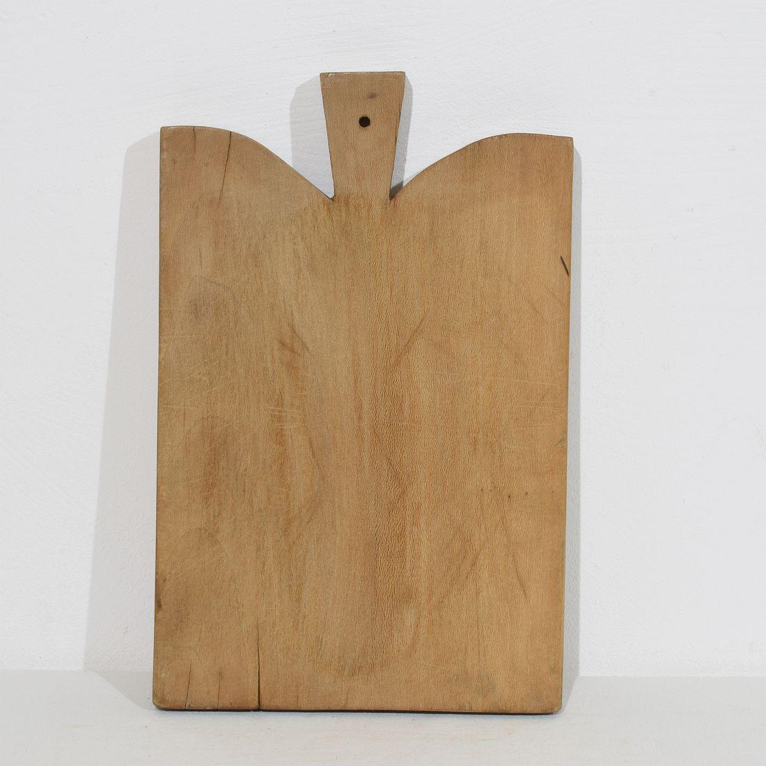 Kollektion von drei seltenen französischen Holz-Schneide- oder Schneidebrettern aus dem 19. Jahrhundert im Angebot 9