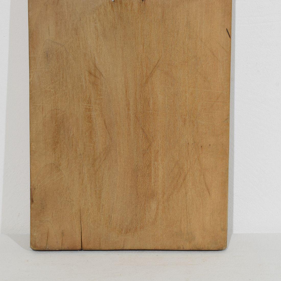 Kollektion von drei seltenen französischen Holz-Schneide- oder Schneidebrettern aus dem 19. Jahrhundert im Angebot 11