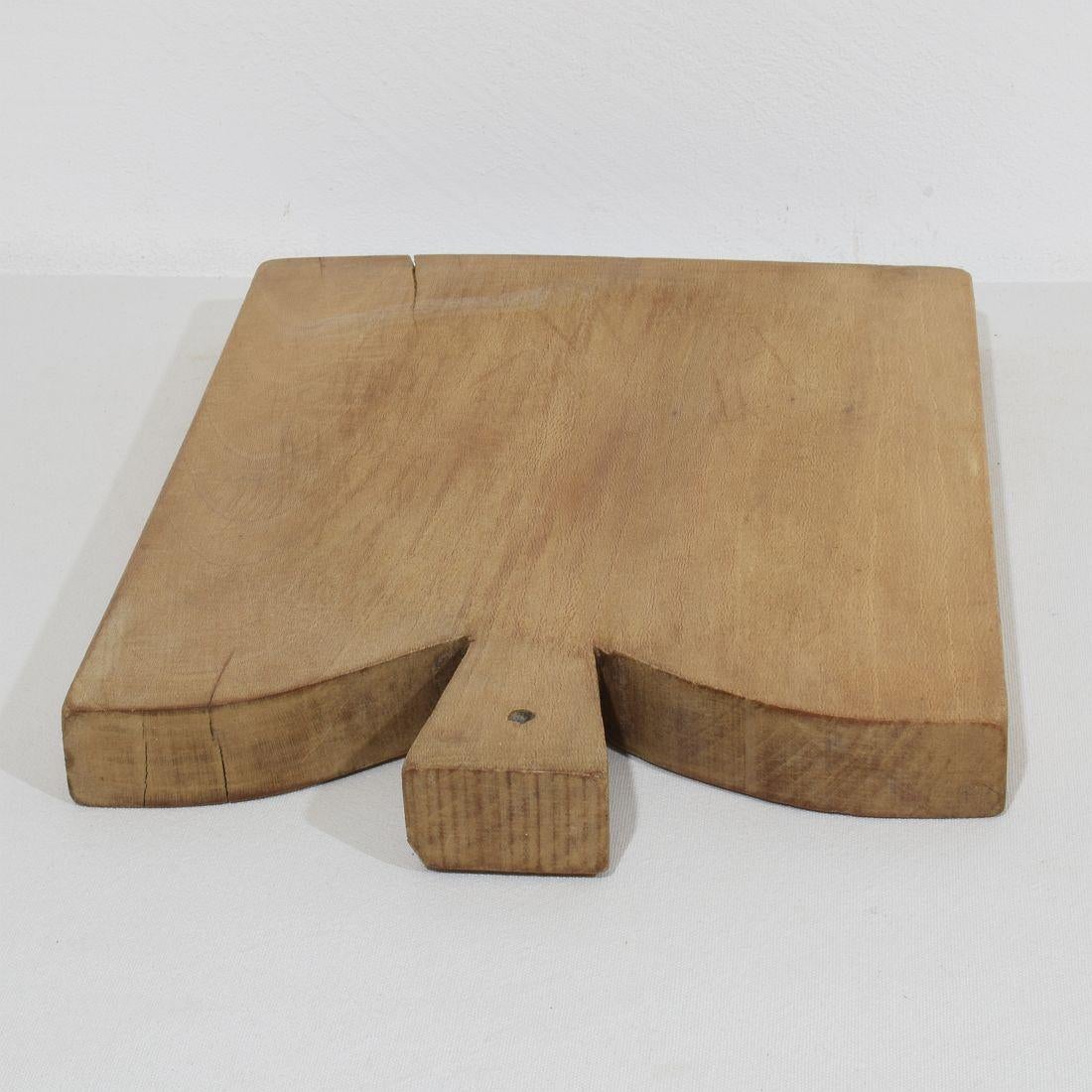Kollektion von drei seltenen französischen Holz-Schneide- oder Schneidebrettern aus dem 19. Jahrhundert im Angebot 12