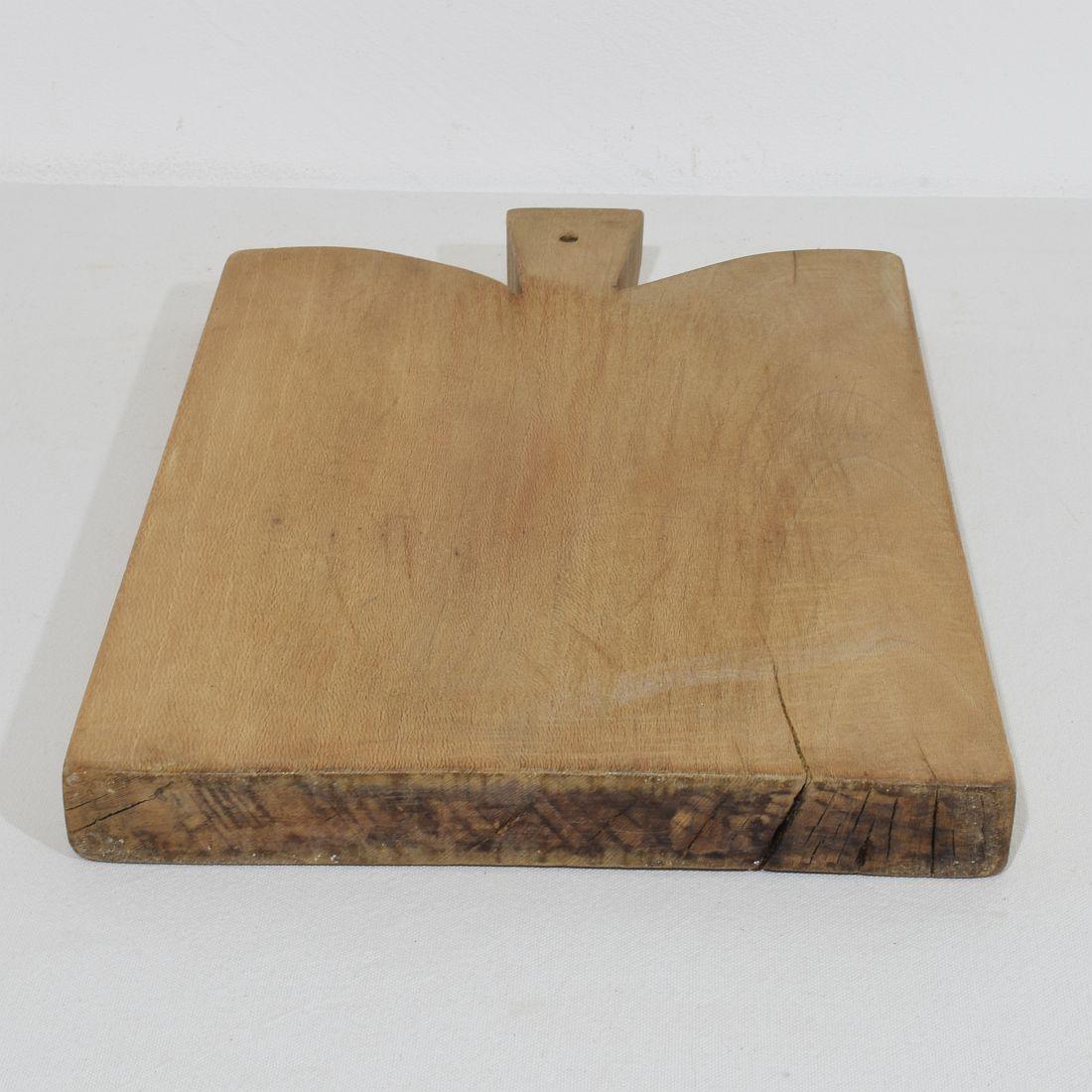 Kollektion von drei seltenen französischen Holz-Schneide- oder Schneidebrettern aus dem 19. Jahrhundert im Angebot 13