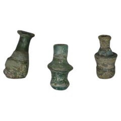 Collection de trois bouteilles de verre romain 