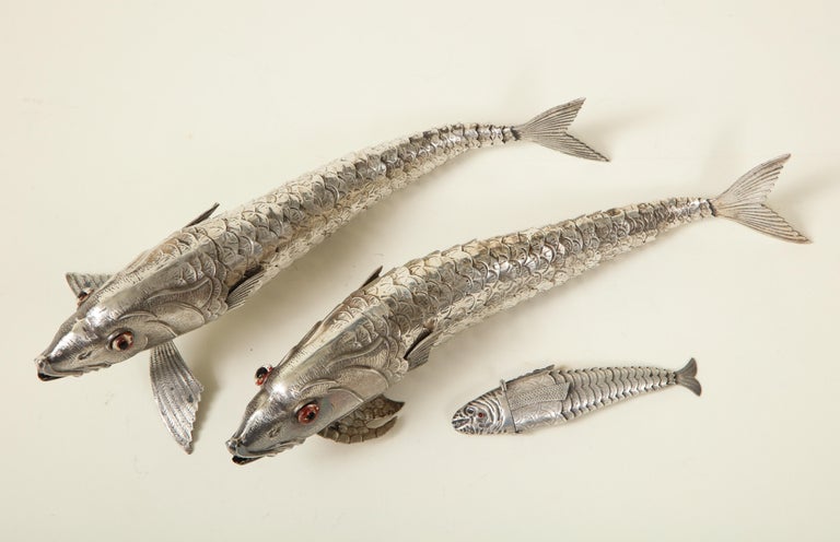 Collection of Three Silver Articulated Fish In Good Condition For Sale In New York, NY