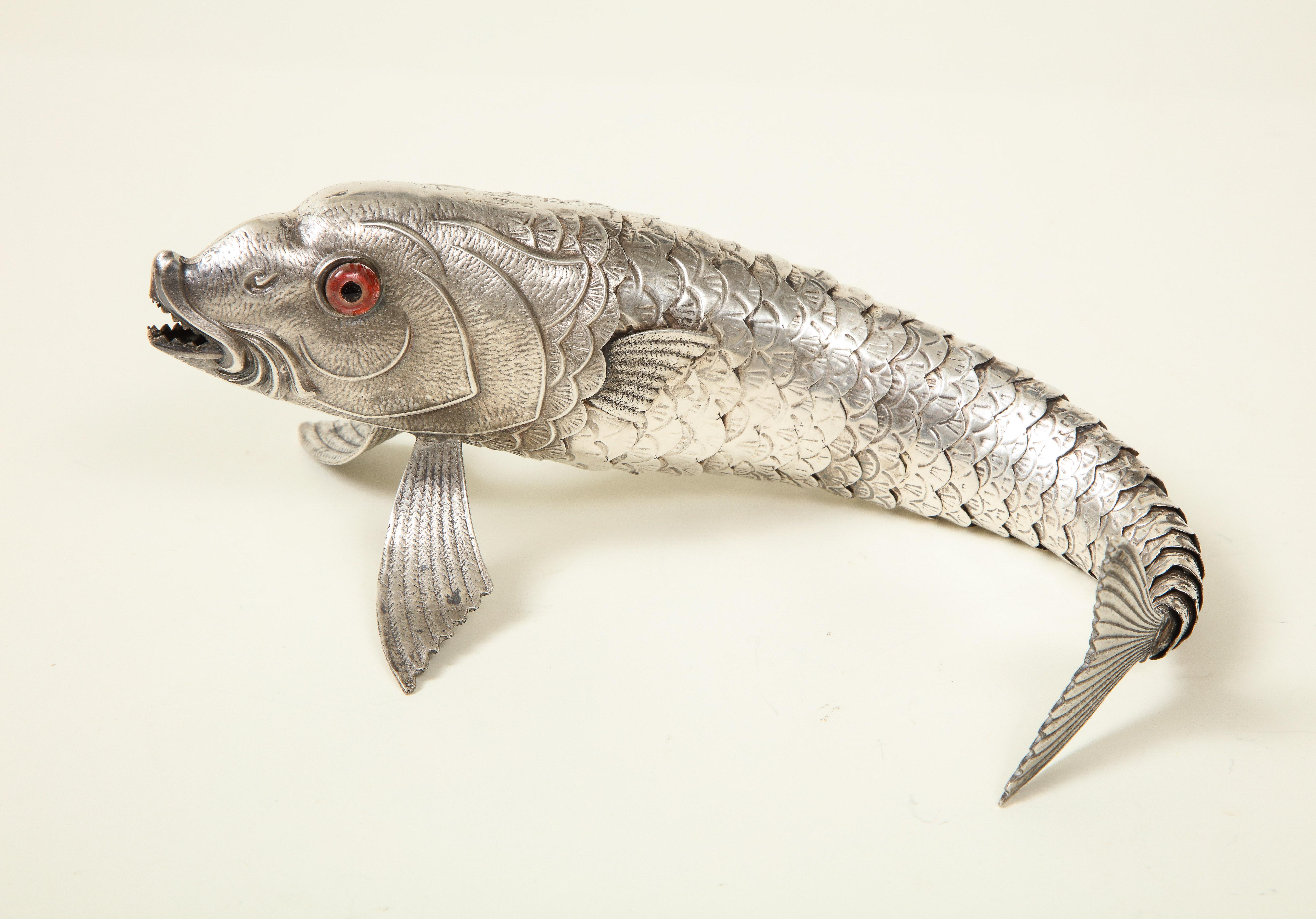 Collection of Three Silver Articulated Fish In Good Condition In New York, NY