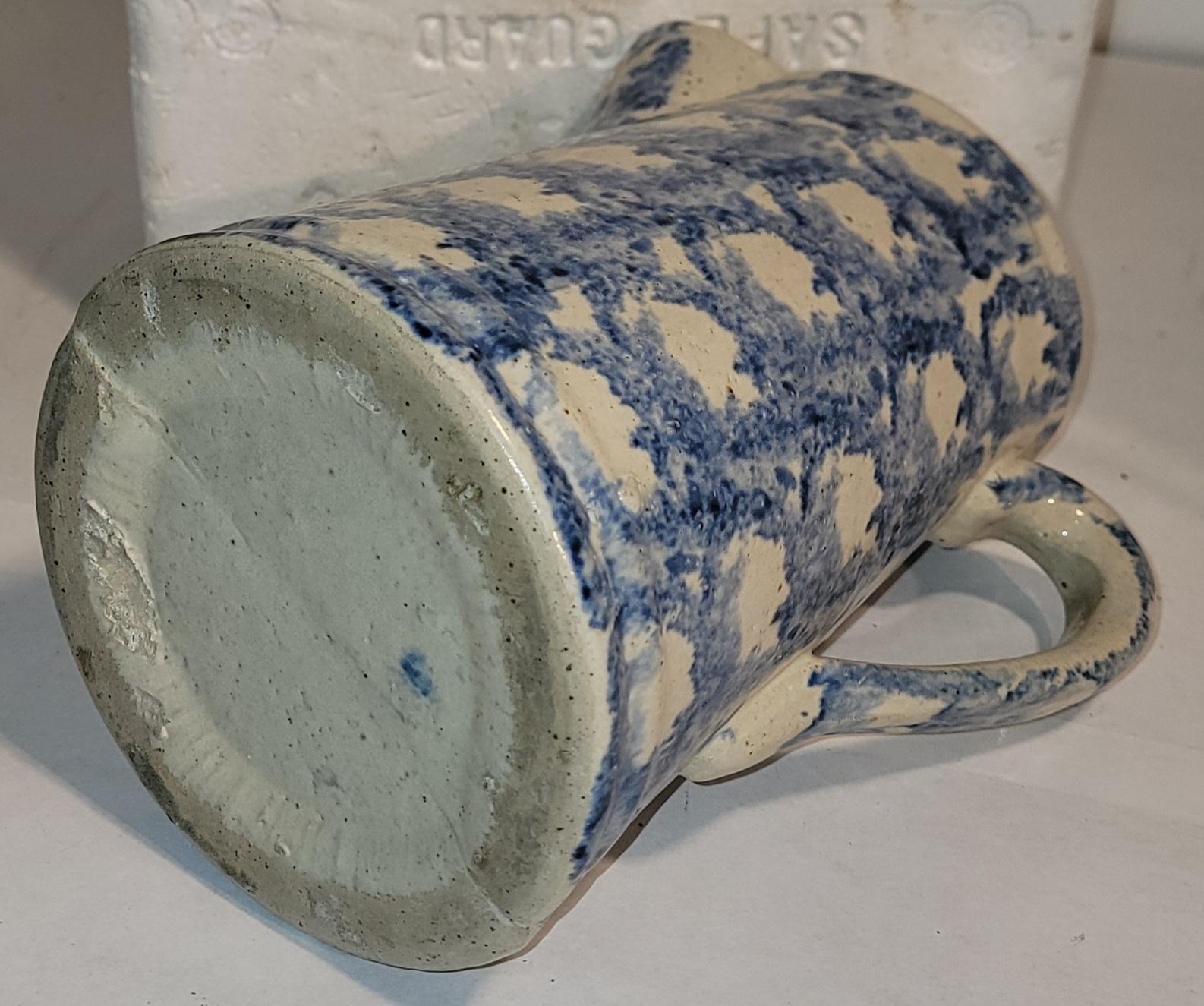 Collection of Three Smoke Ring Sponge Ware Pitcher im Zustand „Gut“ im Angebot in Los Angeles, CA