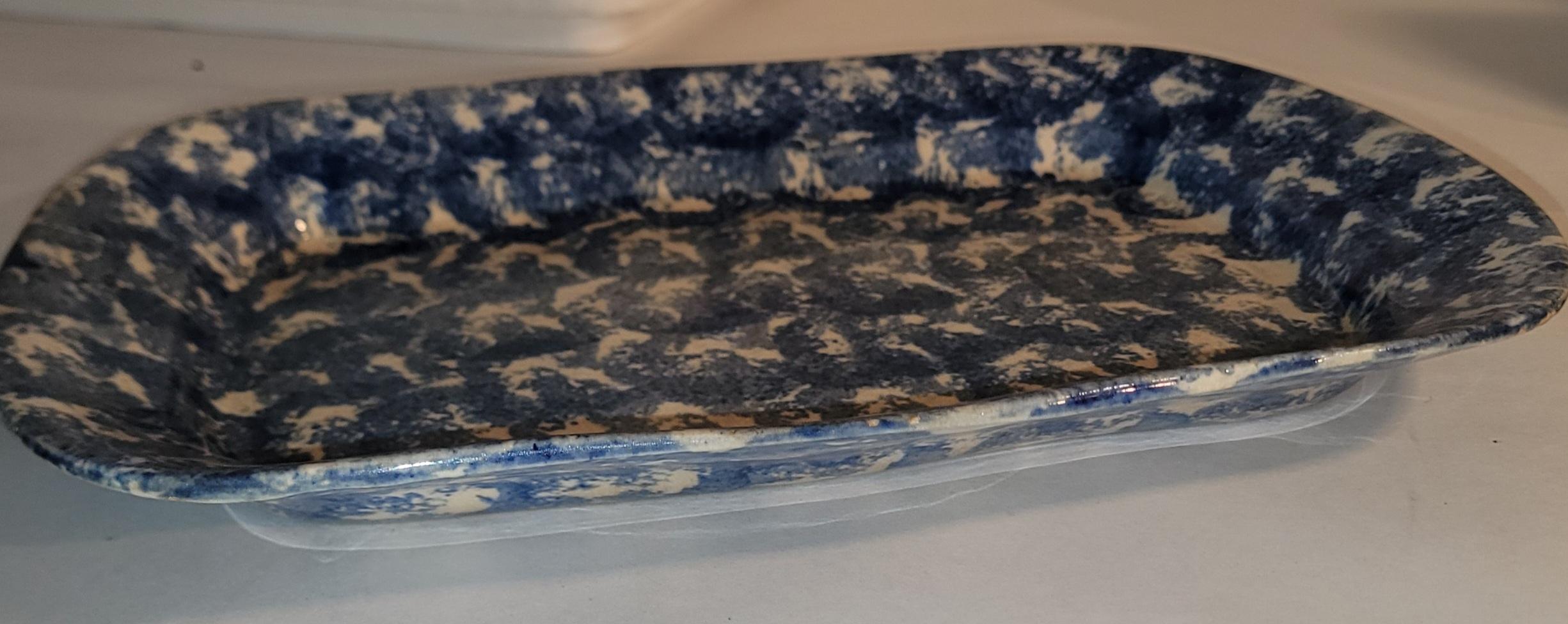 Fait main Collection of Three Sponge Ware Serving Platters -3 en vente