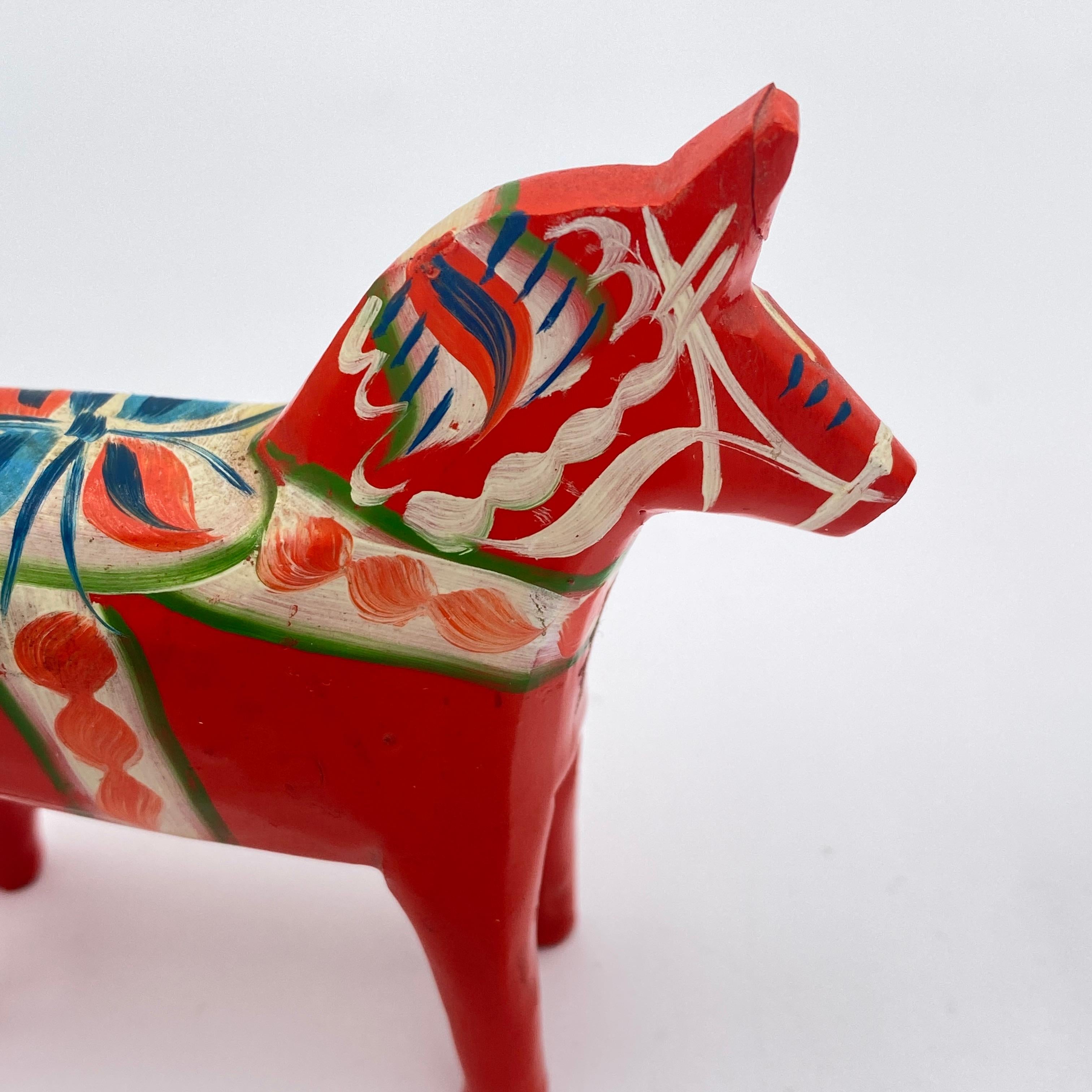 Collection of Three Vintage Swedish Dala Horses by Nils Olsson, Sweden Folk Art For Sale 9