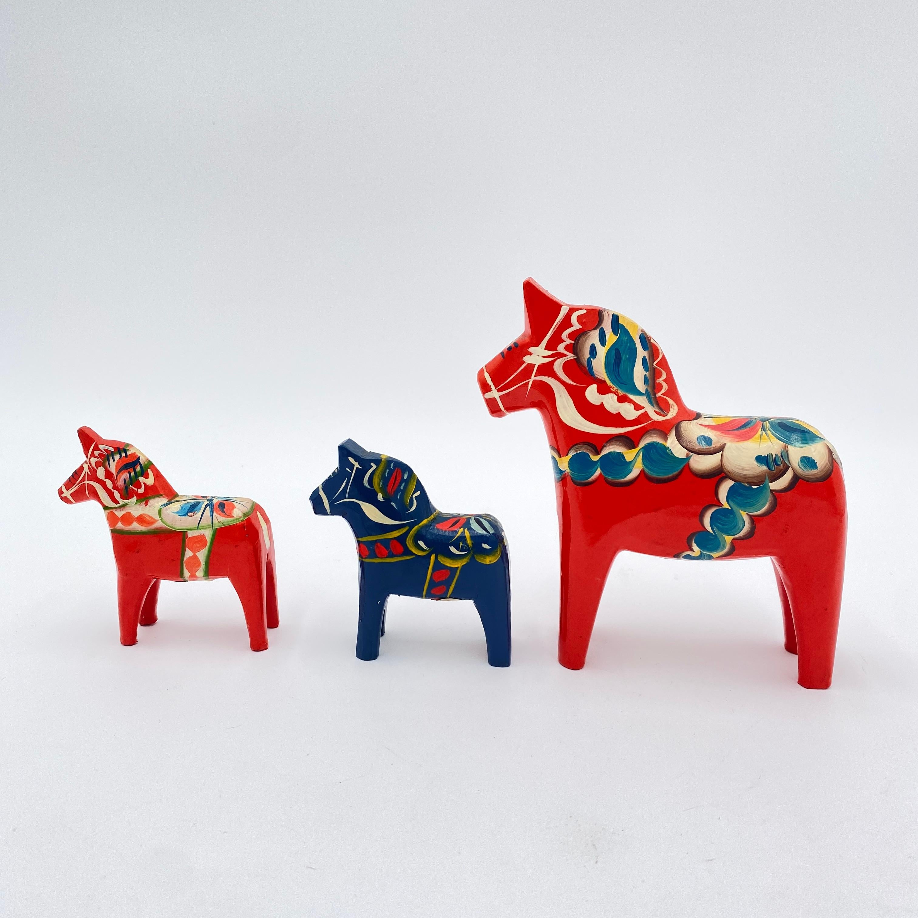 Hand-Carved Collection of Three Vintage Swedish Dala Horses by Nils Olsson, Sweden Folk Art For Sale