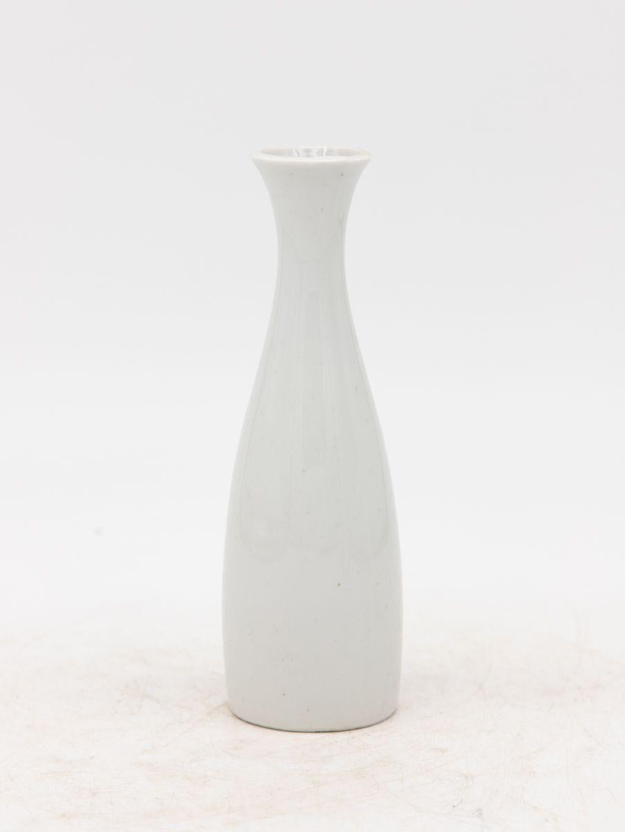 Collection of Three White Single Bud Vases, French Early 21st C. In Good Condition For Sale In South Salem, NY