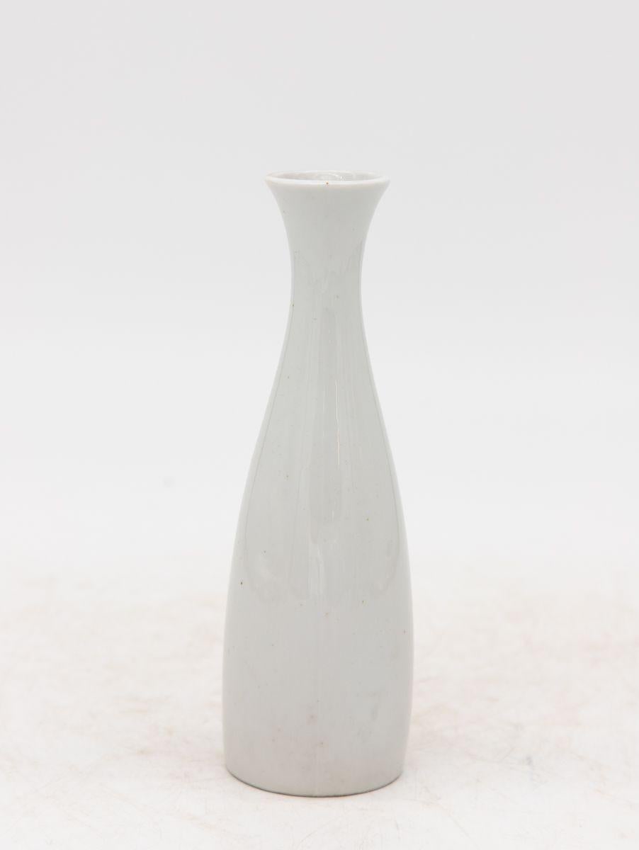 Collection of Three White Single Bud Vases, French Early 21st C. In Good Condition For Sale In South Salem, NY