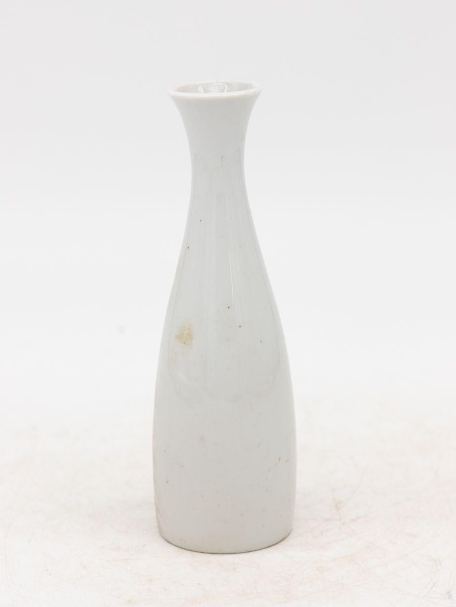 XXIe siècle et contemporain Collection de trois vases à bourgeons blancs, français, début du 21e siècle en vente