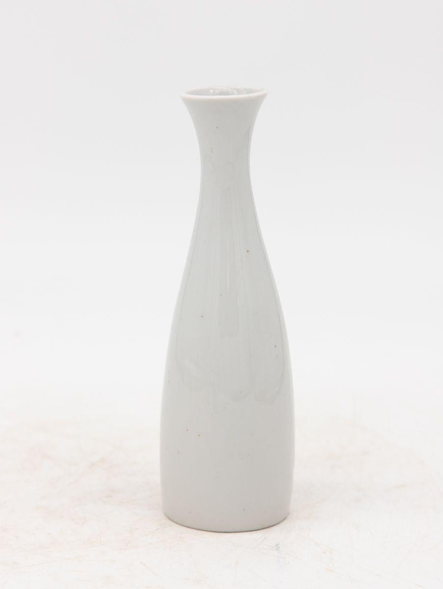 XXIe siècle et contemporain Collection de trois vases à bourgeons blancs, français, début du 21e siècle en vente