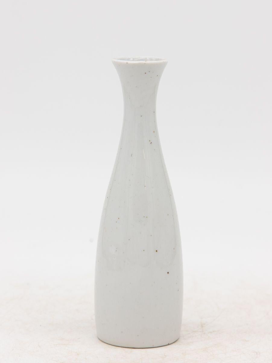 XXIe siècle et contemporain Collection de trois vases à bourgeons blancs, français, début du 21e siècle en vente