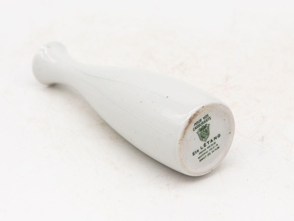 Céramique Collection de trois vases à bourgeons blancs, français, début du 21e siècle en vente