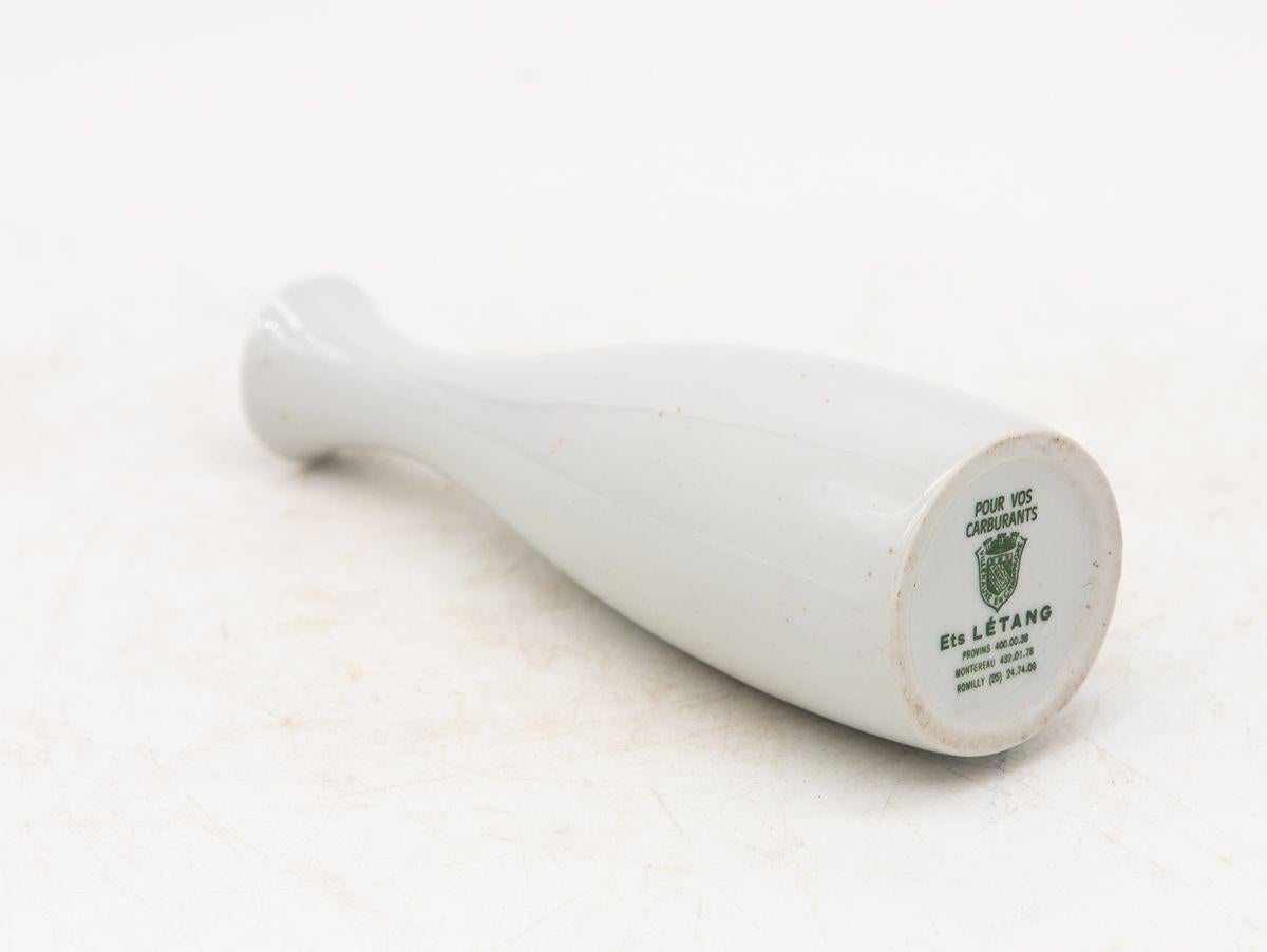 Céramique Collection de trois vases à bourgeons blancs, français, début du 21e siècle en vente