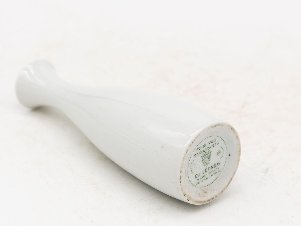 Collection de trois vases à bourgeons blancs, français, début du 21e siècle en vente 1