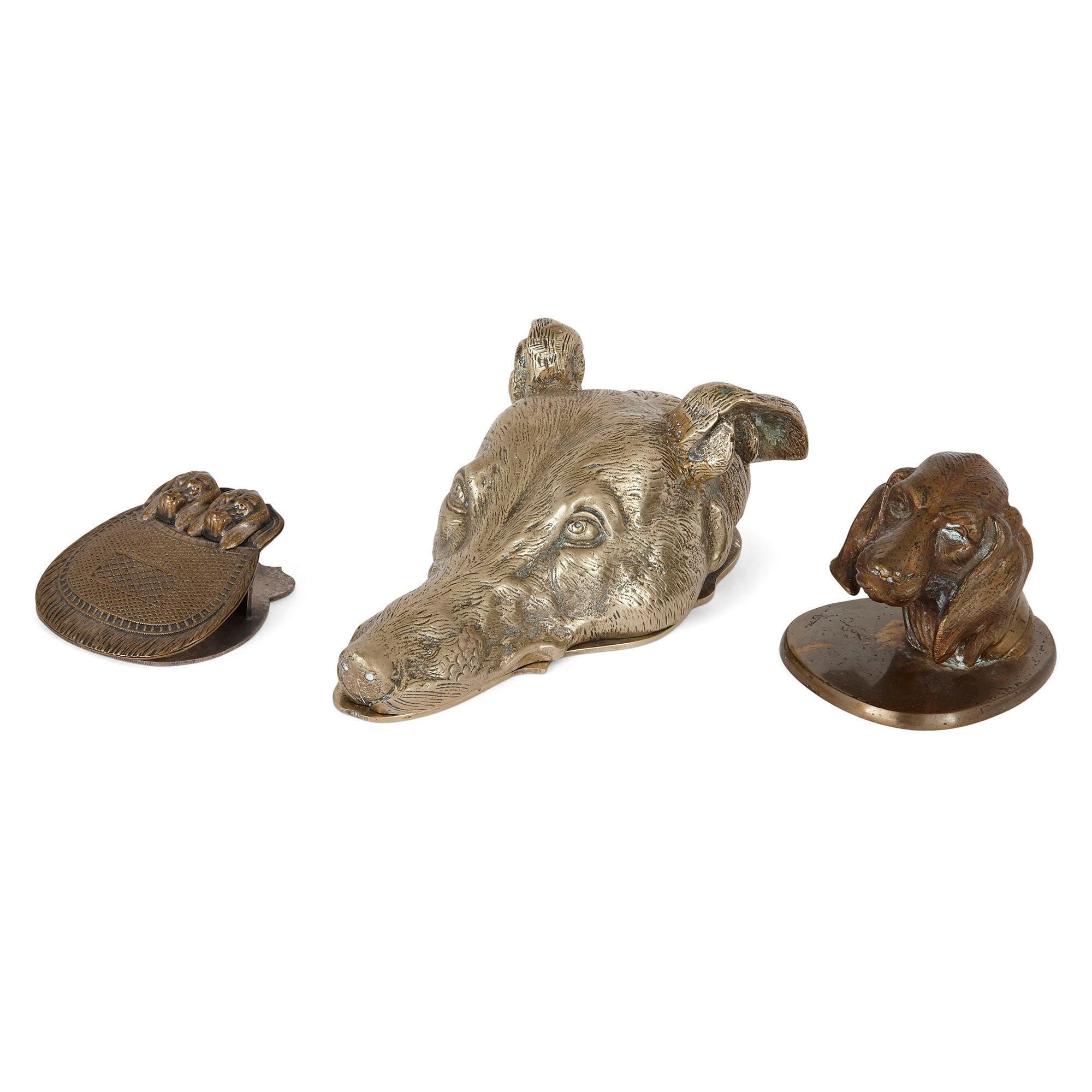 Collection de vingt chiens en métal de différents types
Continental, vers 1900
Mesures : La plus grande hauteur est de 6 cm, la largeur de 16 cm et la profondeur de 7,5 cm
La plus petite hauteur est de 4 cm, la largeur de 7 cm et la profondeur de