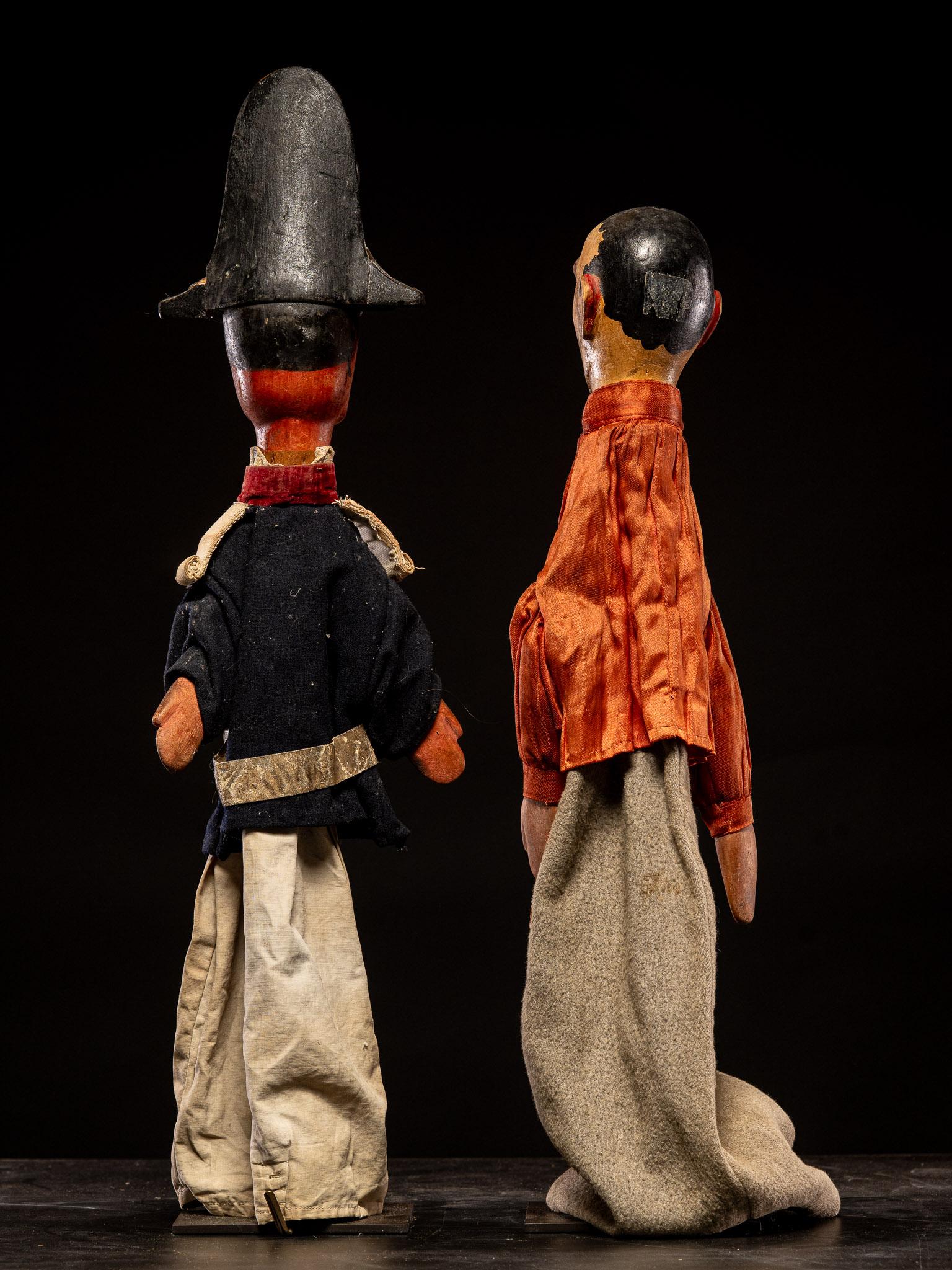 Collection of  two 19th C French Glove Puppets in original condition. In Good Condition In Leuven , BE