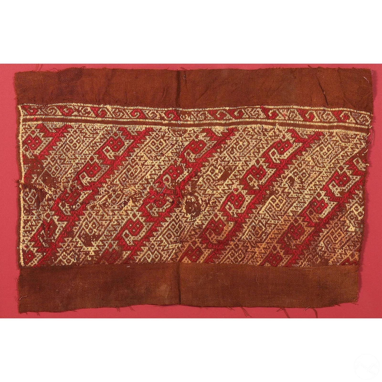 Collection of Two Framed Pre-Columbian Textile Panels Chimu Chancay Culture im Zustand „Gut“ im Angebot in Atlanta, GA