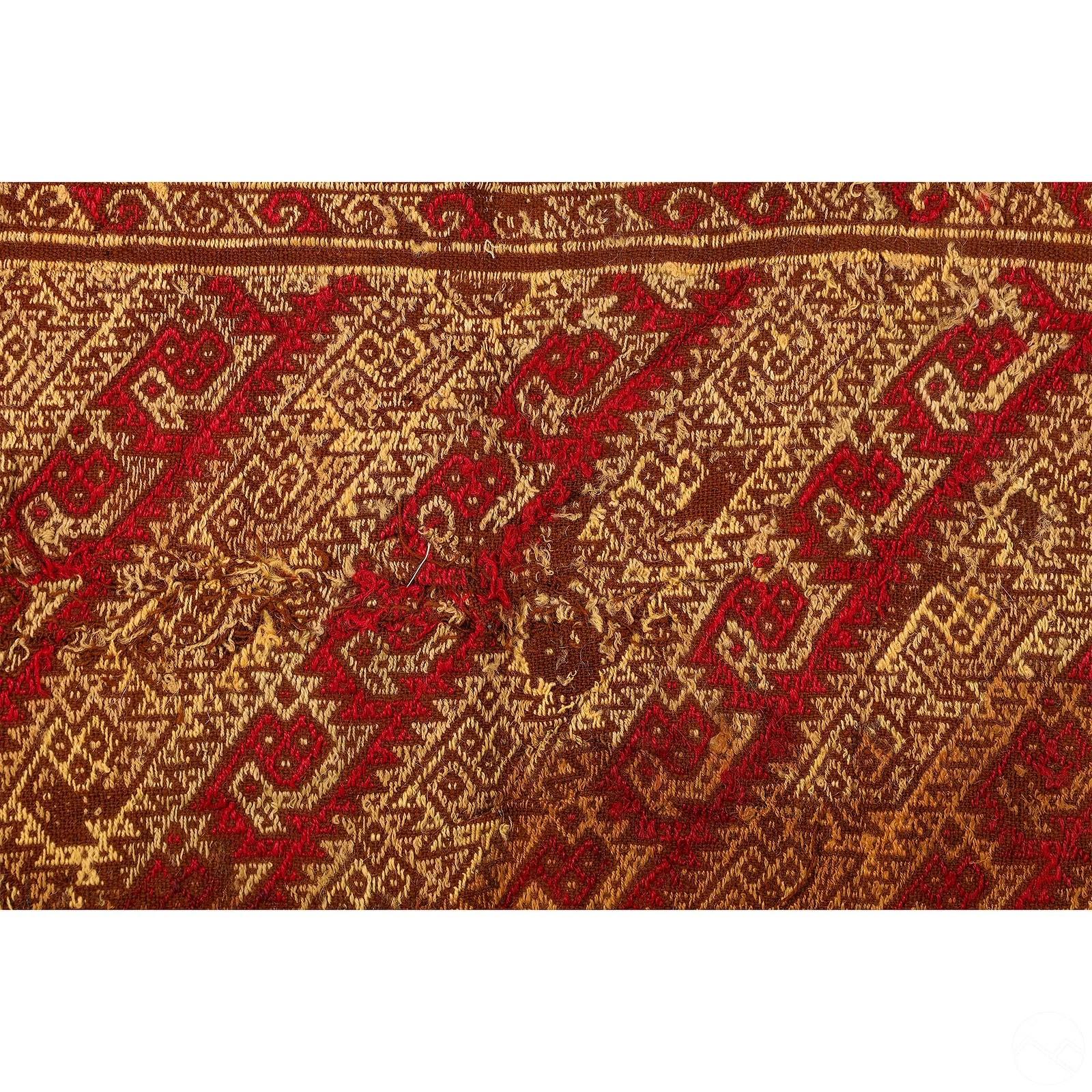 Collection of Two Framed Pre-Columbian Textile Panels Chimu Chancay Culture im Angebot 1