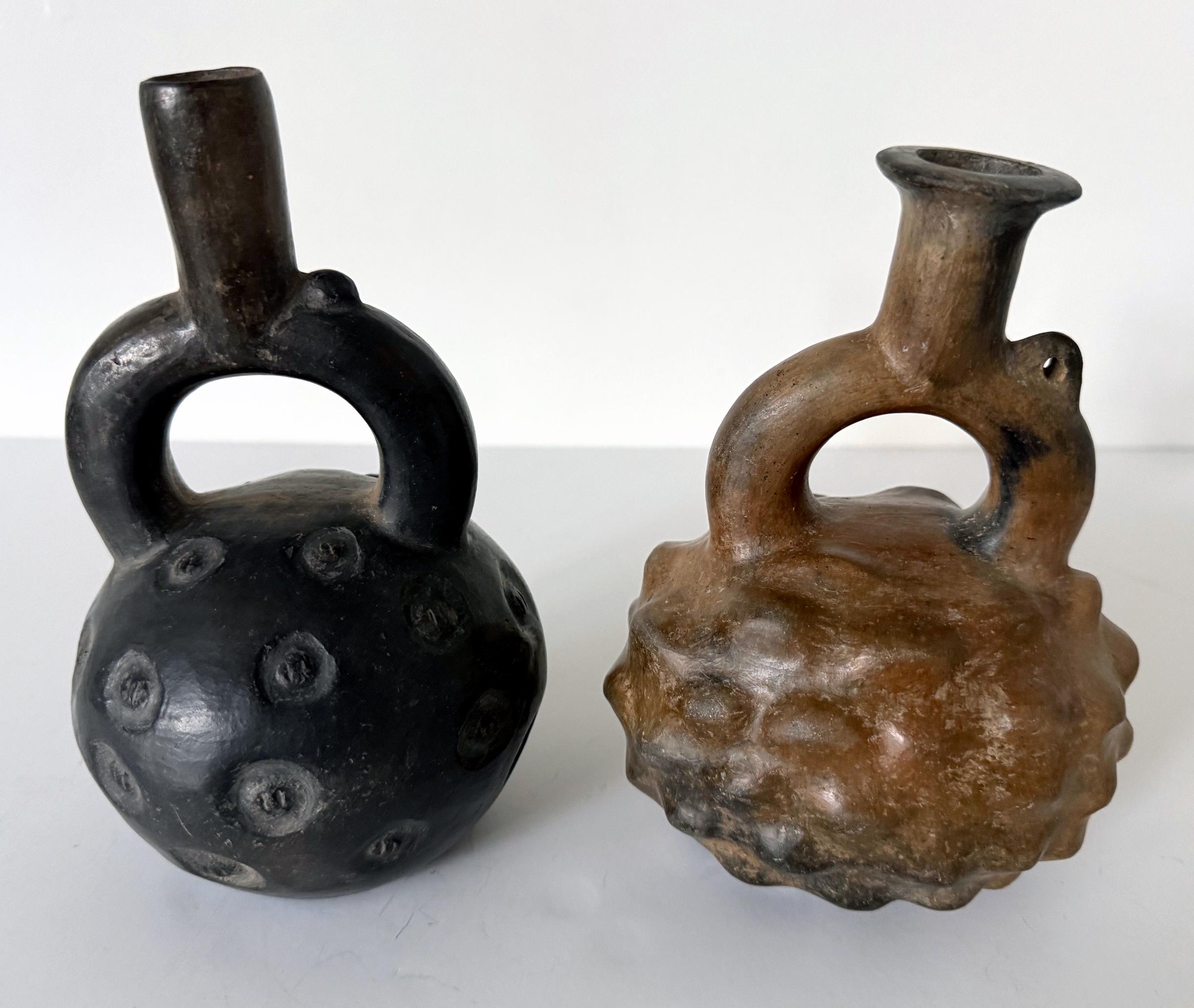 Collectional di due vasi a staffa in ceramica Pre-Columbian Cupisnique Perù in vendita 7