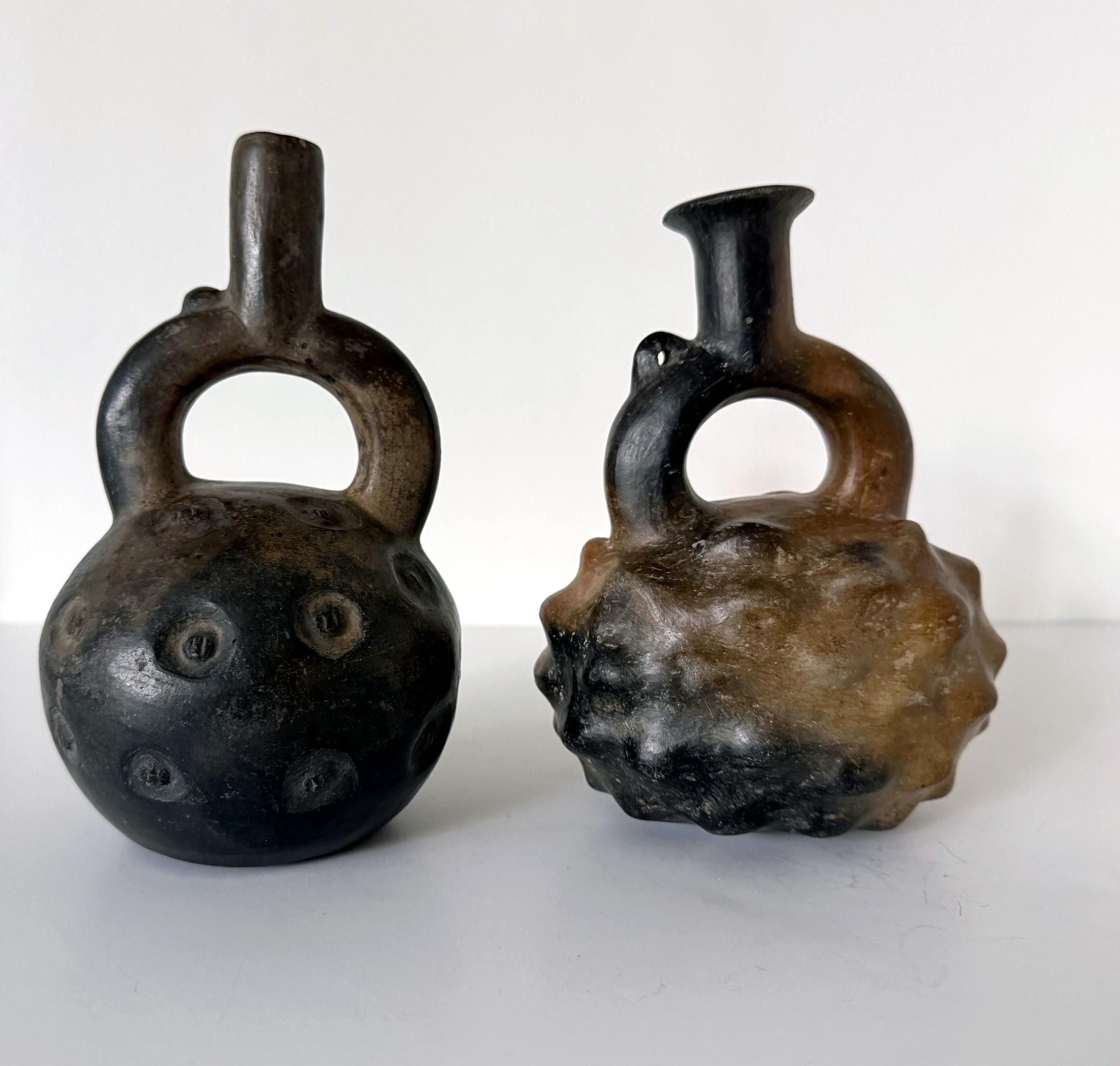 Collectional di due vasi a staffa in ceramica Pre-Columbian Cupisnique Perù In condizioni buone in vendita a Atlanta, GA