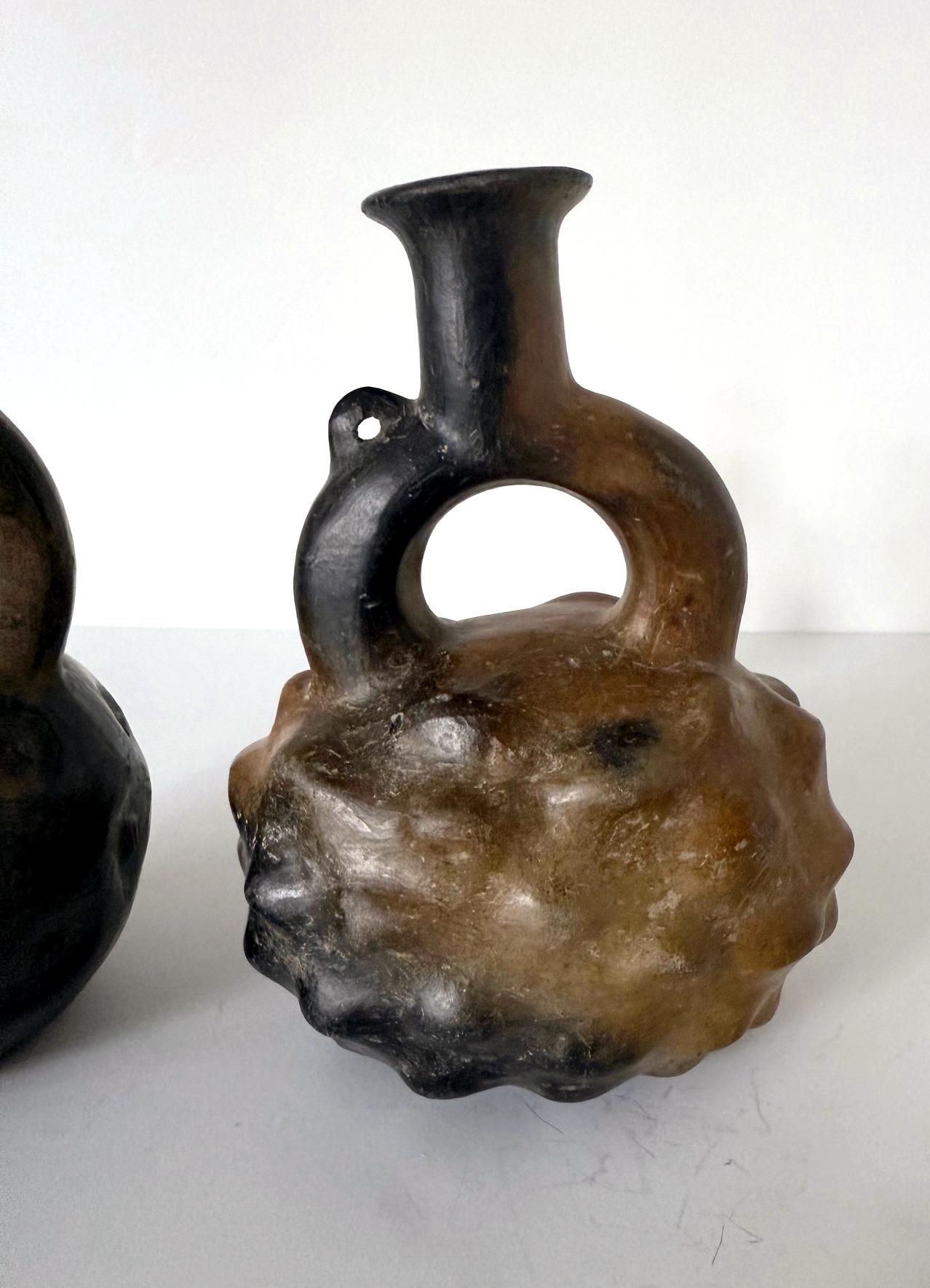 Ceramica Collectional di due vasi a staffa in ceramica Pre-Columbian Cupisnique Perù in vendita