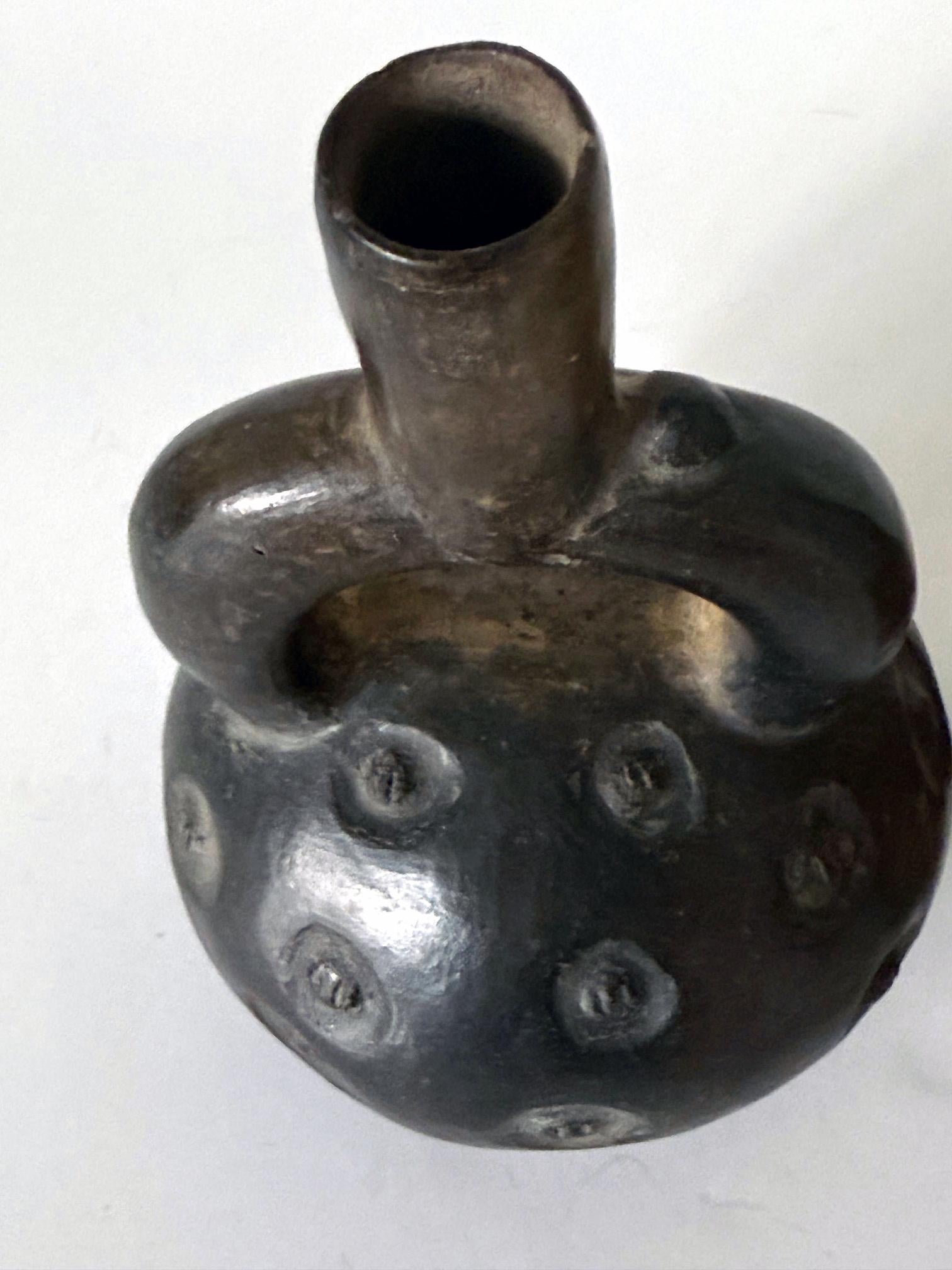 Collectional di due vasi a staffa in ceramica Pre-Columbian Cupisnique Perù in vendita 2