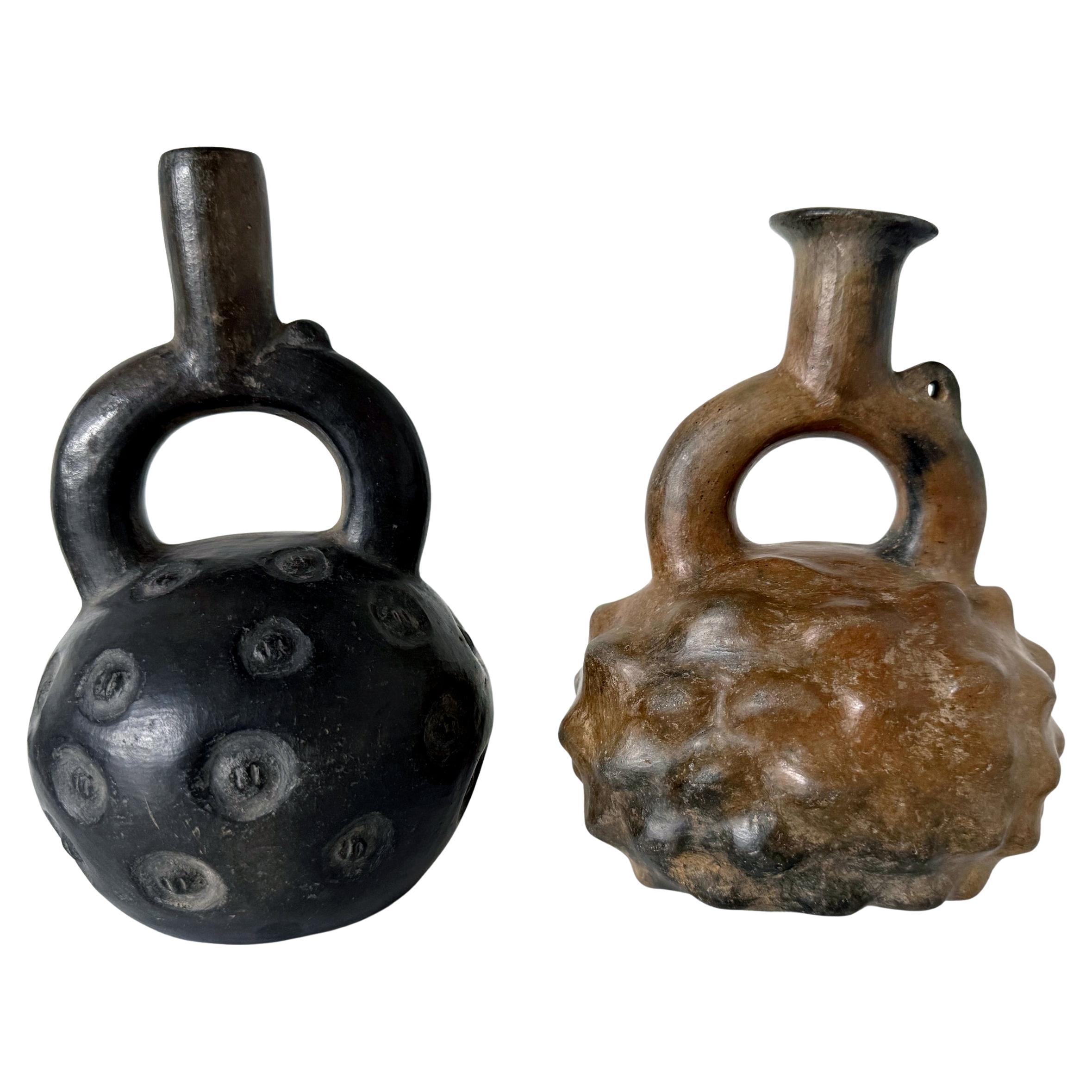 Collectional di due vasi a staffa in ceramica Pre-Columbian Cupisnique Perù in vendita