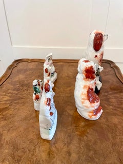 Kollektion ungewöhnlicher antiker viktorianischer Staffordshire-Hunde